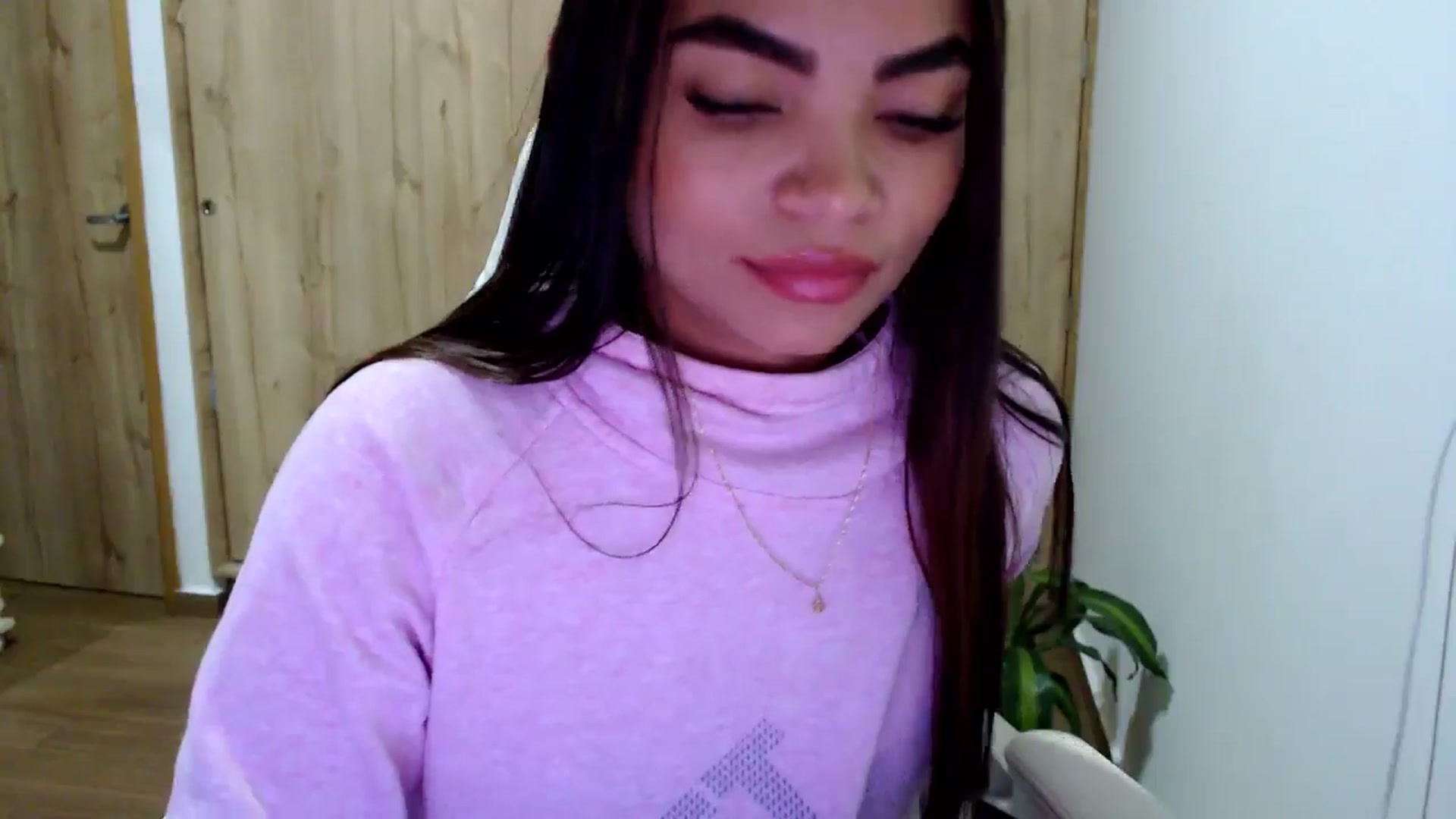 Gallery image thumbnail from Eliza_lujan's myfreecams stream on, 05/18/2025, 02:28 image 12 of 20
