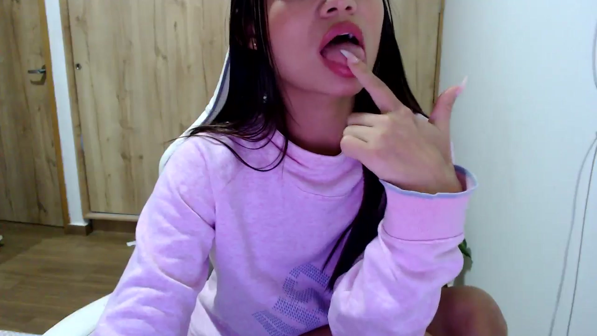 Gallery image thumbnail from Eliza_lujan's myfreecams stream on, 05/18/2025, 02:28 image 6 of 20