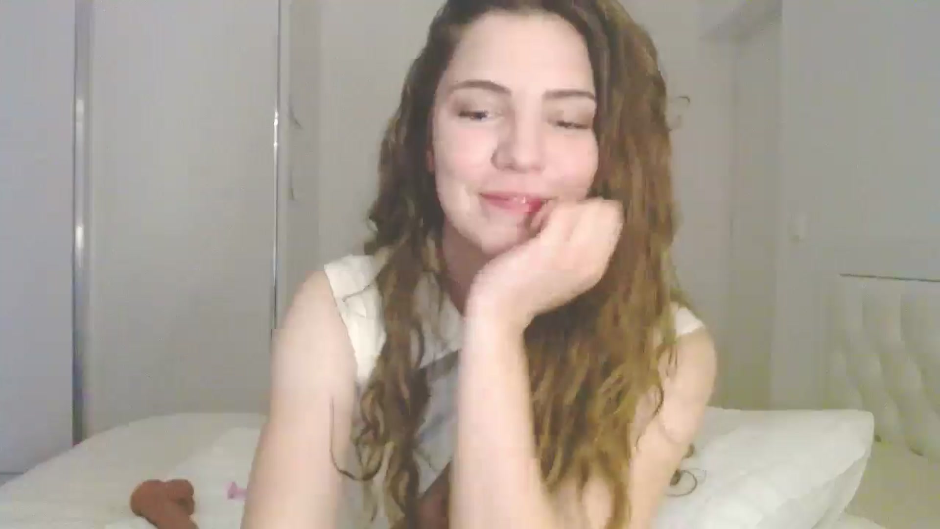 Gallery image thumbnail from Elizabeth005's myfreecams stream on, 04/05/2025, 05:55 image 9 of 20