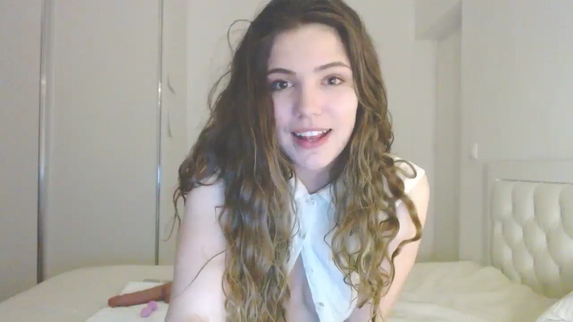 Gallery image thumbnail from Elizabeth005's myfreecams stream on, 04/08/2025, 24:20 image 16 of 20
