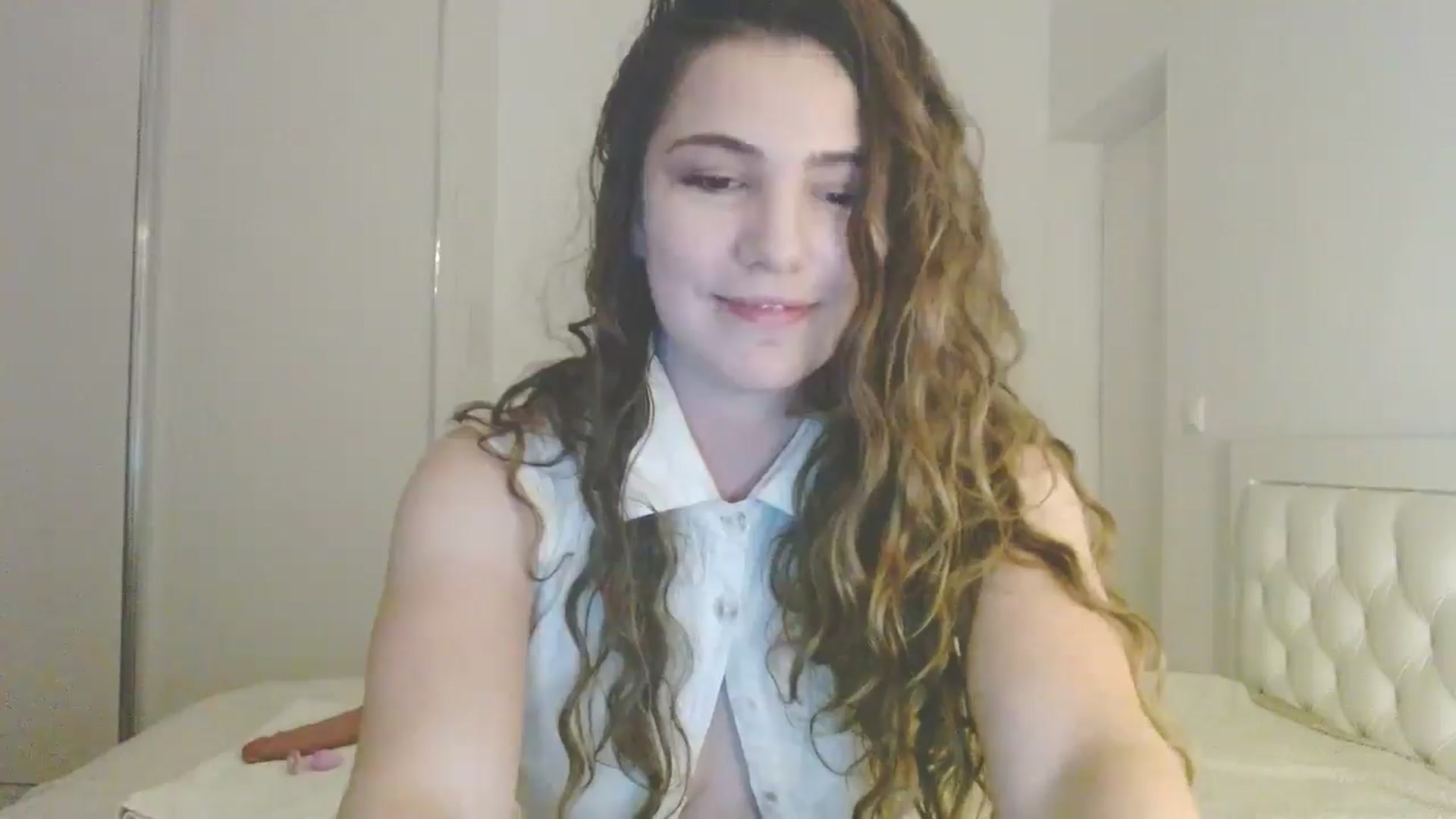 Gallery image thumbnail from Elizabeth005's myfreecams stream on, 04/14/2025, 18:26 image 3 of 20