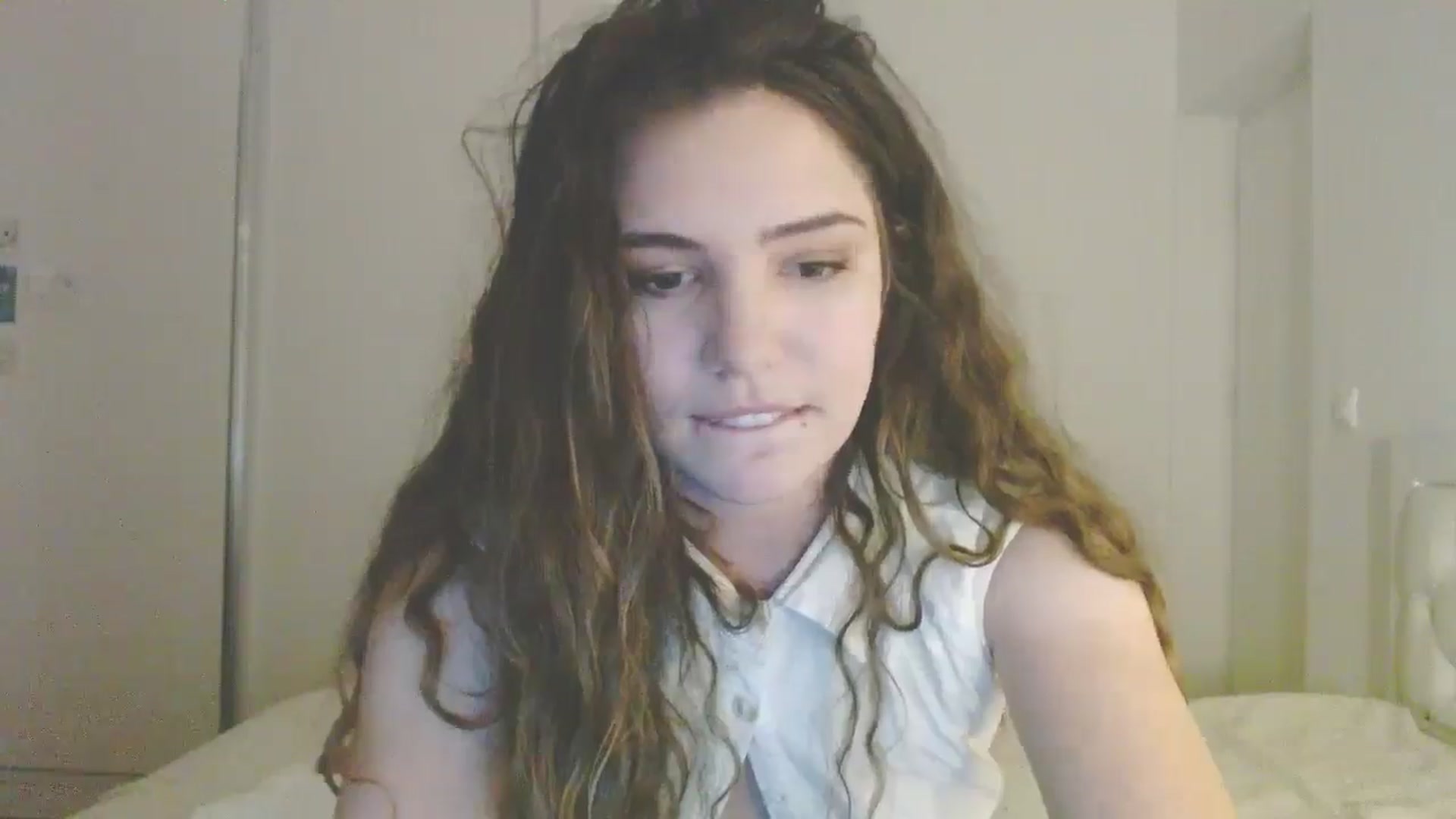 Gallery image thumbnail from Elizabeth005's myfreecams stream on, 04/14/2025, 18:26 image 18 of 20