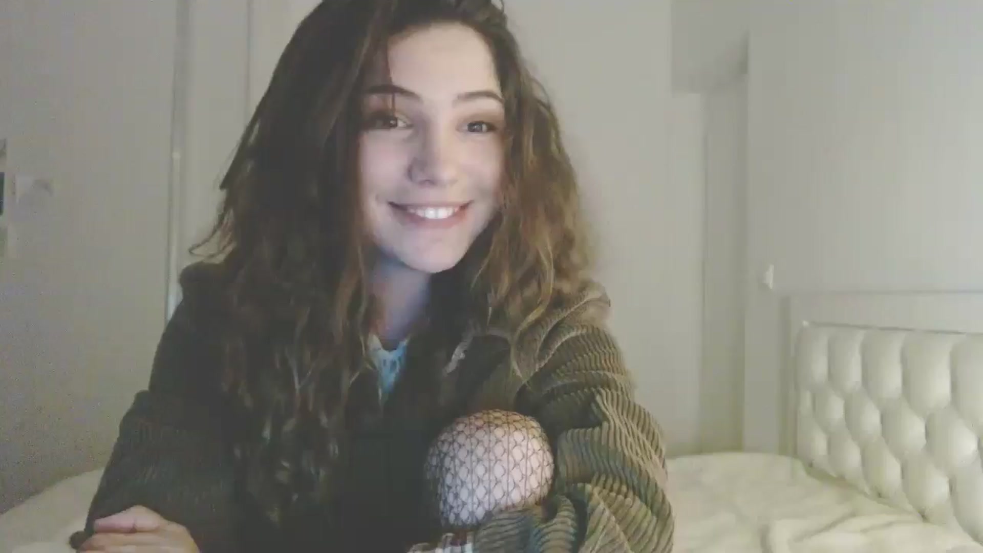 Gallery image thumbnail from Elizabeth005's myfreecams stream on, 04/14/2025, 19:01 image 20 of 20
