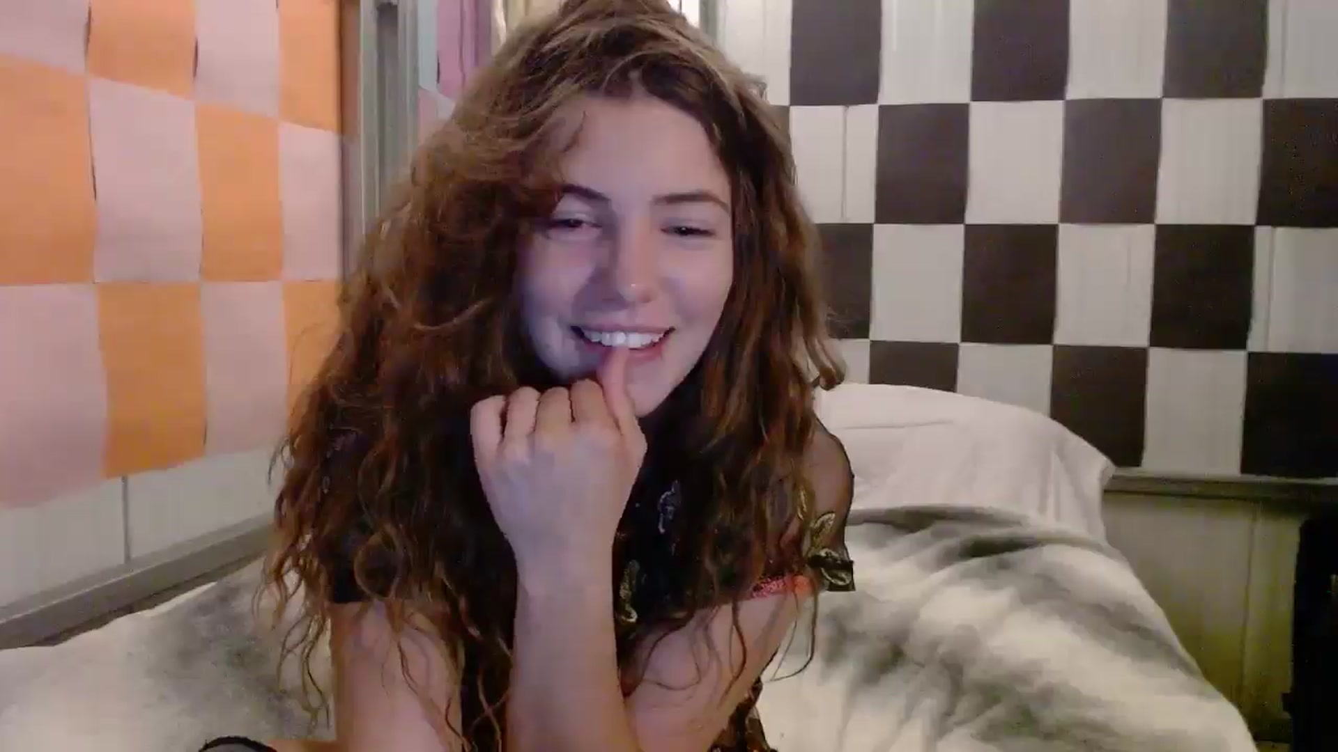 Gallery image thumbnail from Elizabeth005's myfreecams stream on, 09/18/2025, 08:35 image 5 of 20