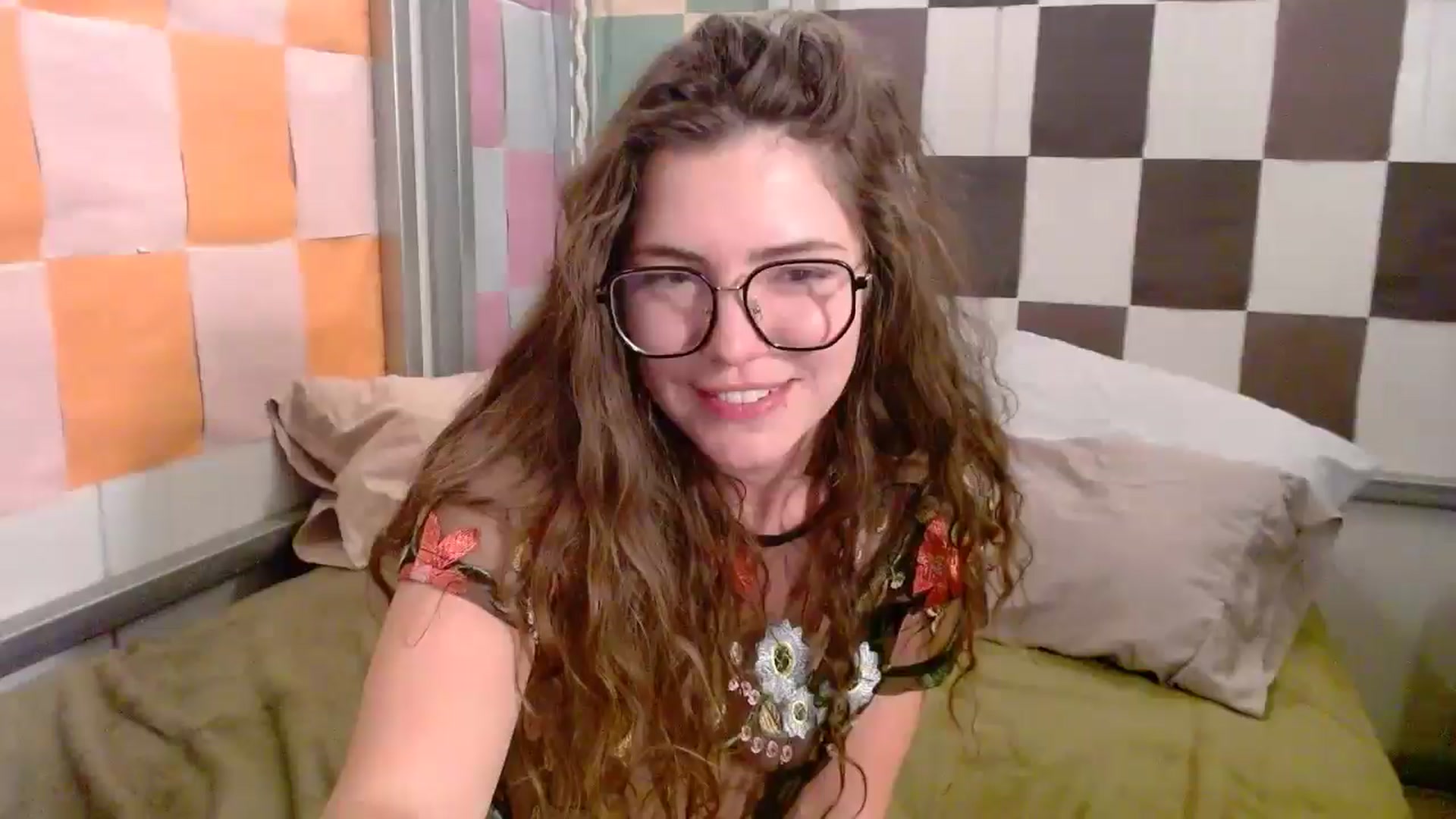 Gallery image thumbnail from Elizabeth005's myfreecams stream on, 04/21/2026, 06:23 image 15 of 20