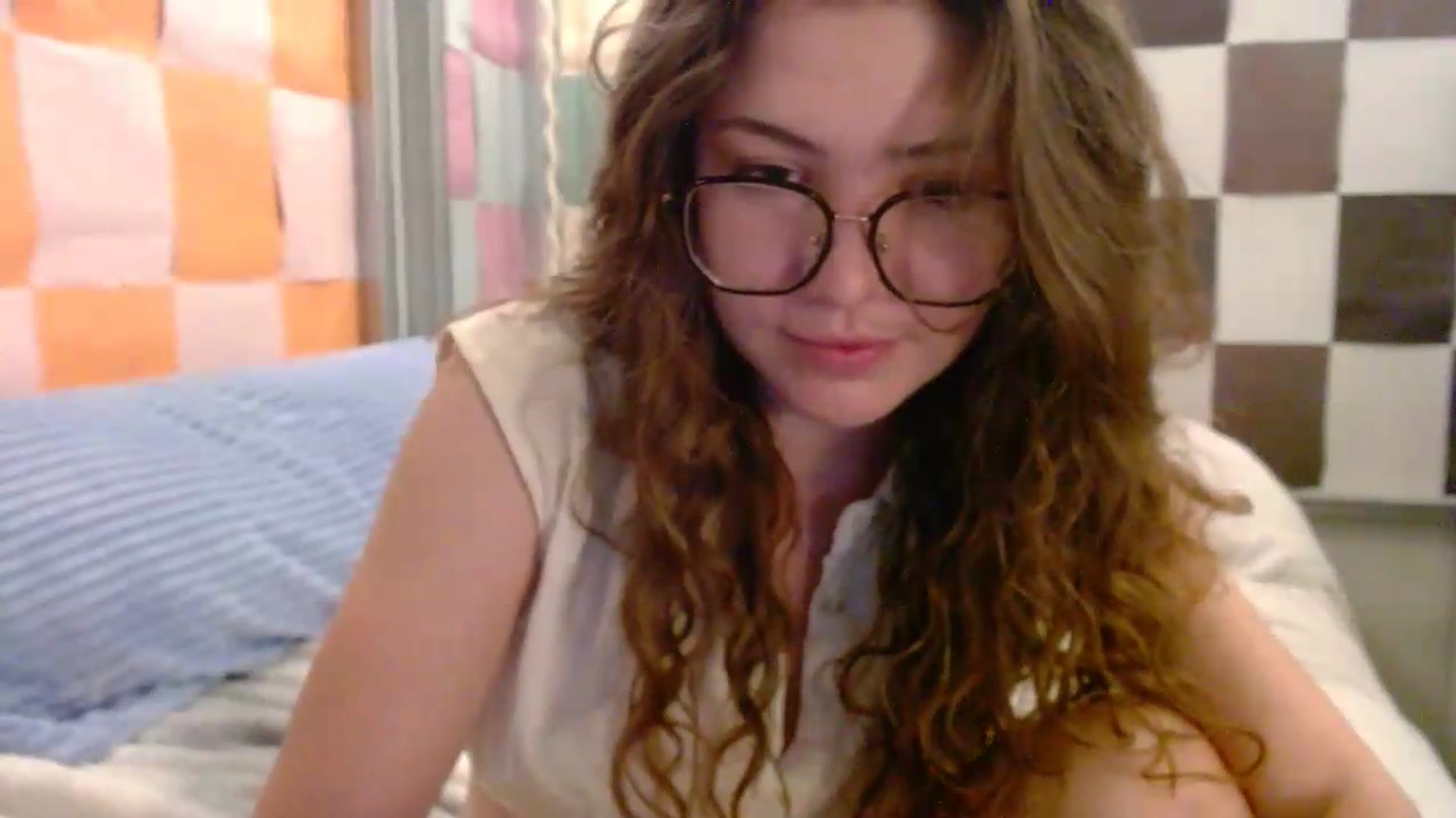 Gallery image thumbnail from Elizabeth005's myfreecams stream on, 05/15/2026, 09:22 image 17 of 20