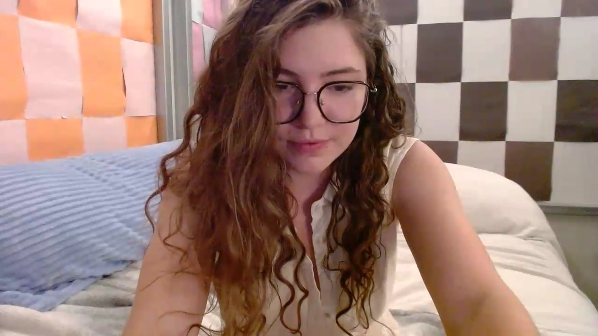 Gallery image thumbnail from Elizabeth005's myfreecams stream on, 05/15/2026, 09:22 image 10 of 20