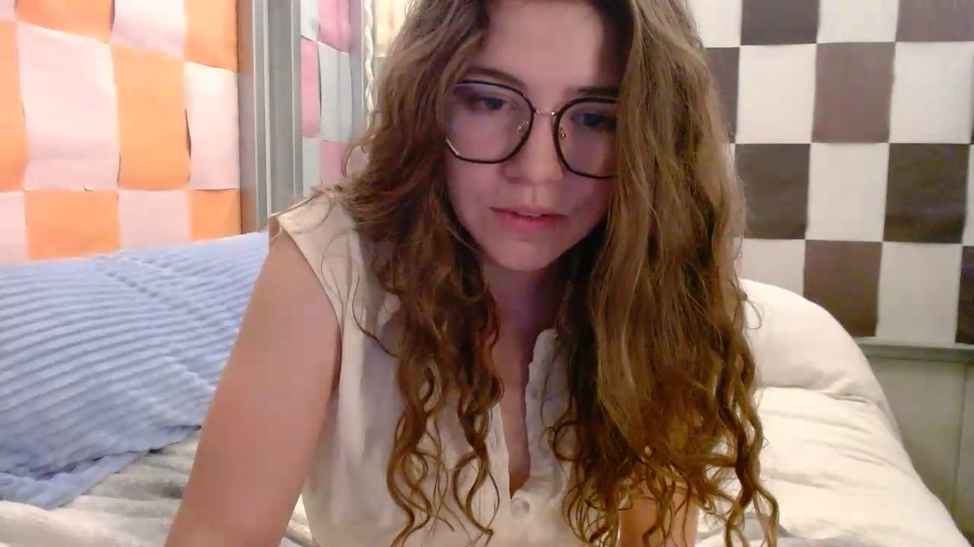 Gallery image thumbnail from Elizabeth005's myfreecams stream on, 05/15/2026, 09:22 image 20 of 20