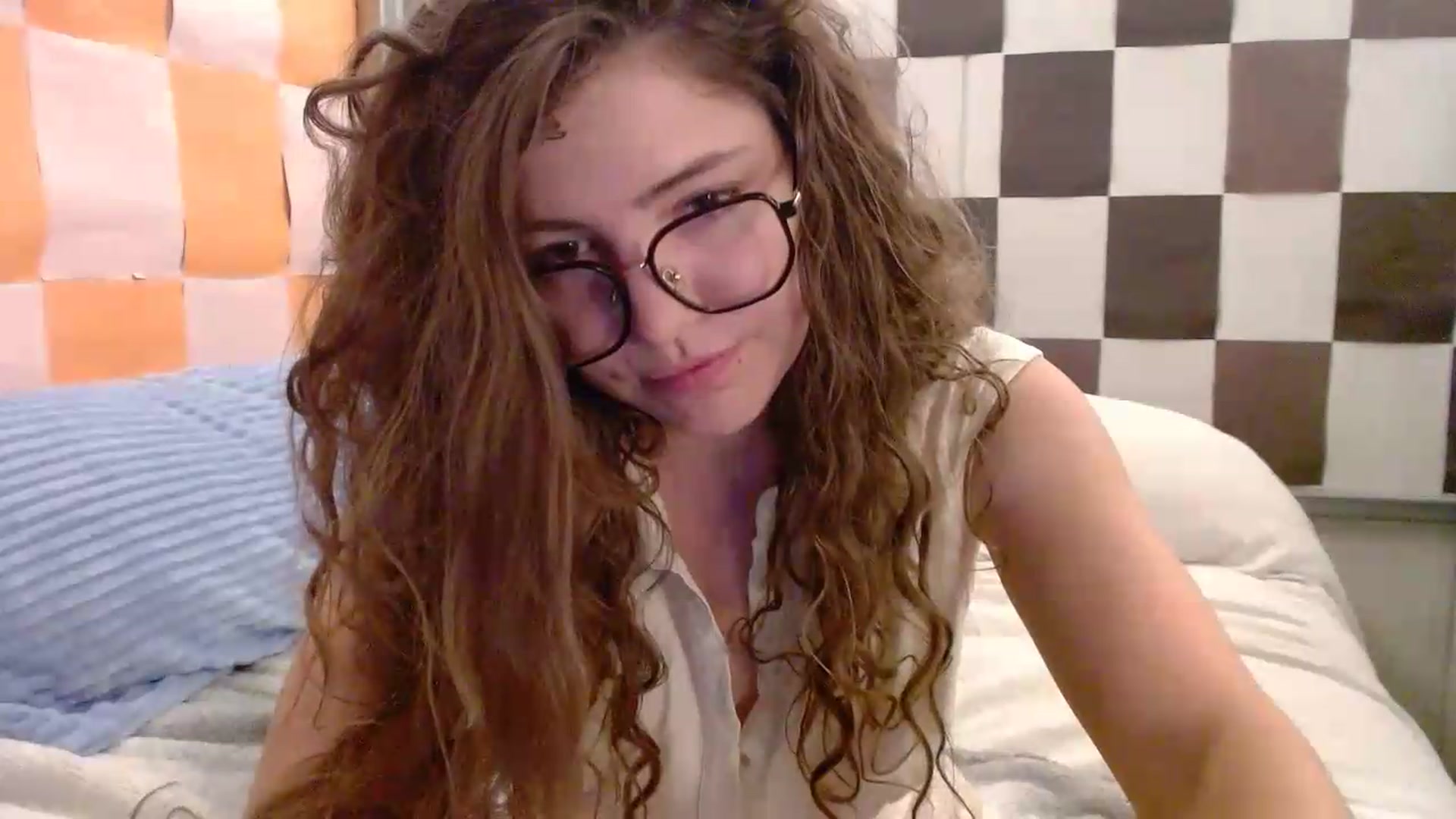Gallery image thumbnail from Elizabeth005's myfreecams stream on, 05/15/2026, 09:22 image 12 of 20