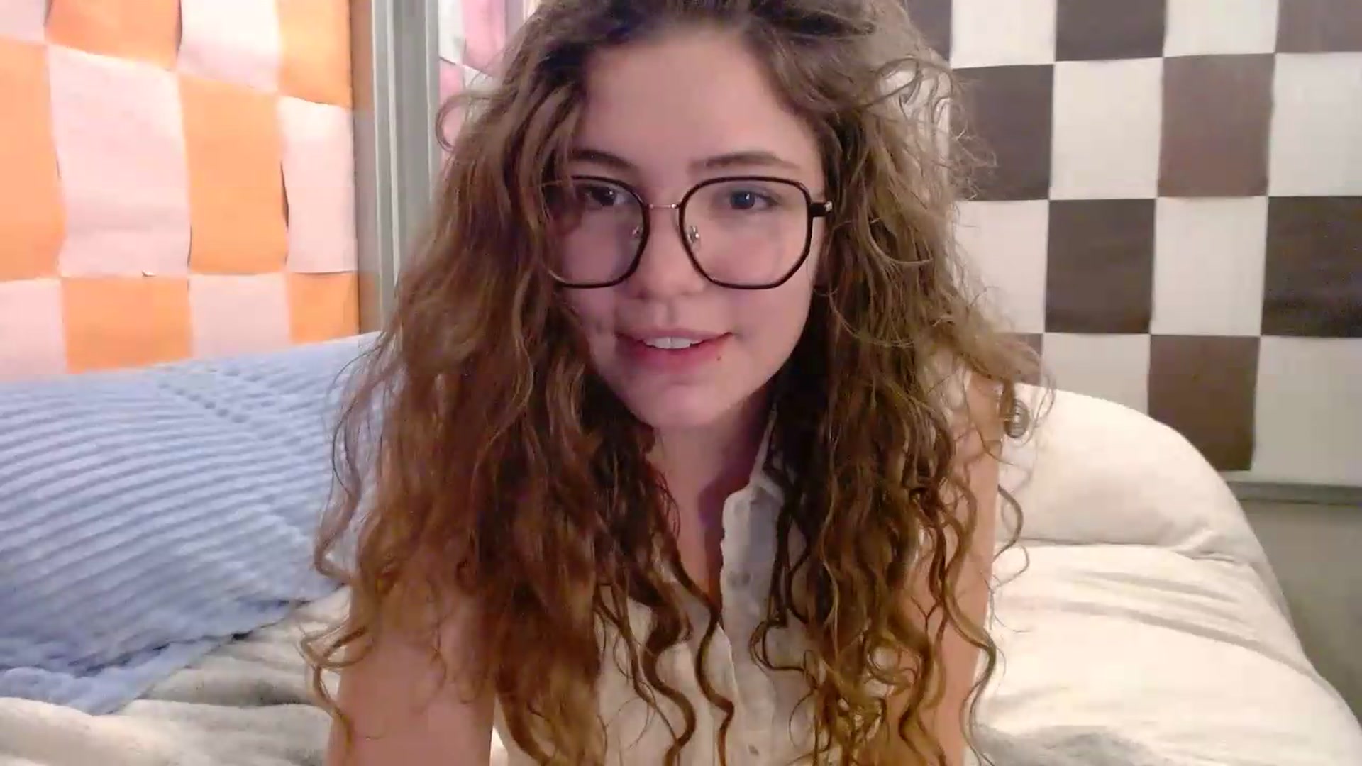 Gallery image thumbnail from Elizabeth005's myfreecams stream on, 05/15/2026, 09:22 image 3 of 20