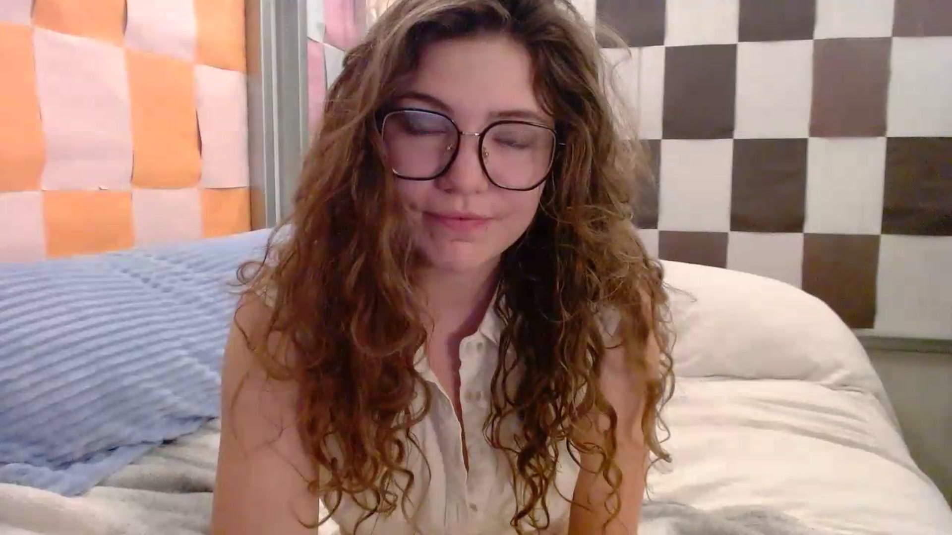 Gallery image thumbnail from Elizabeth005's myfreecams stream on, 05/15/2026, 09:22 image 2 of 20