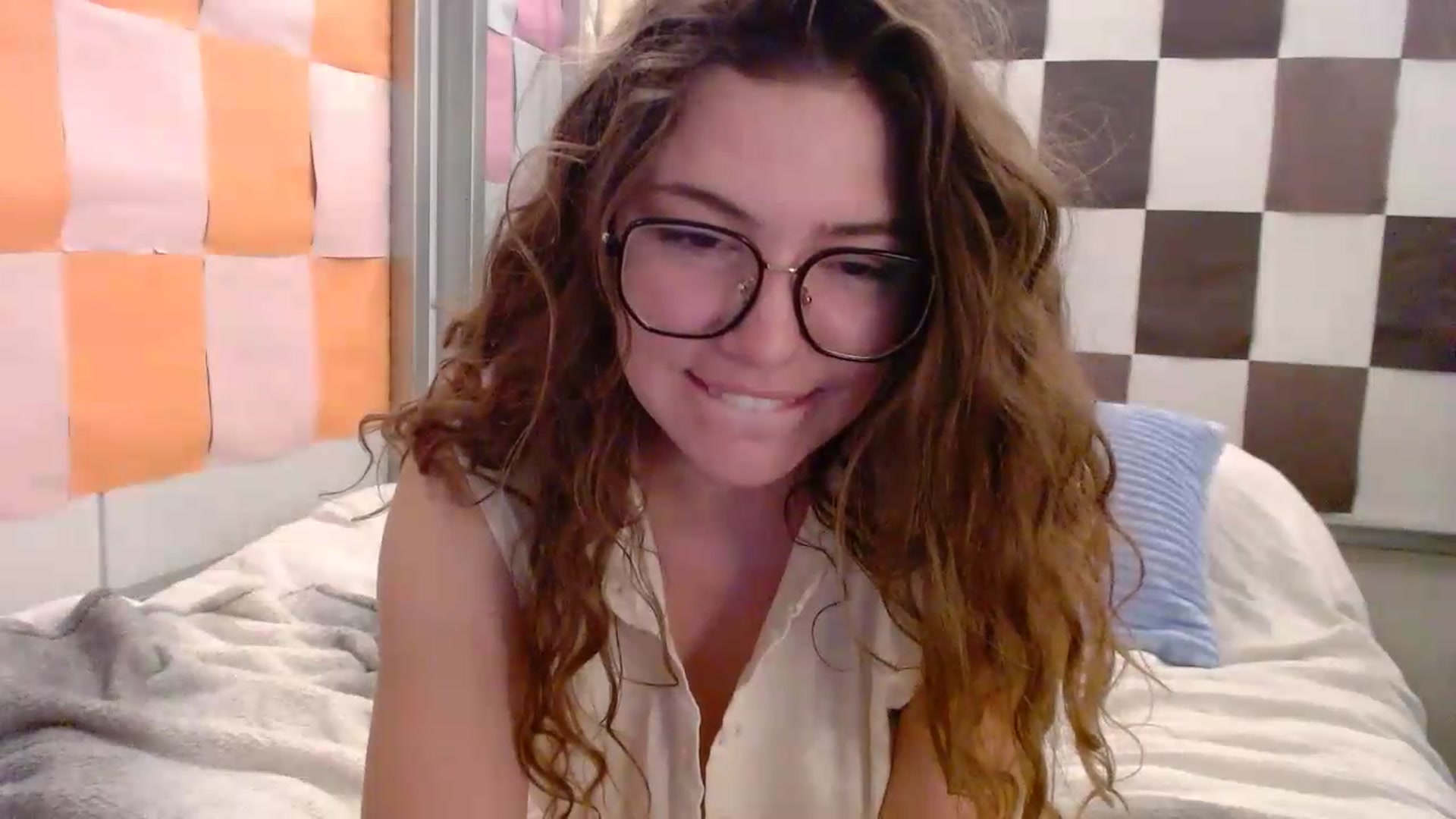 Gallery image thumbnail from Elizabeth005's myfreecams stream on, 05/15/2026, 11:01 image 9 of 20