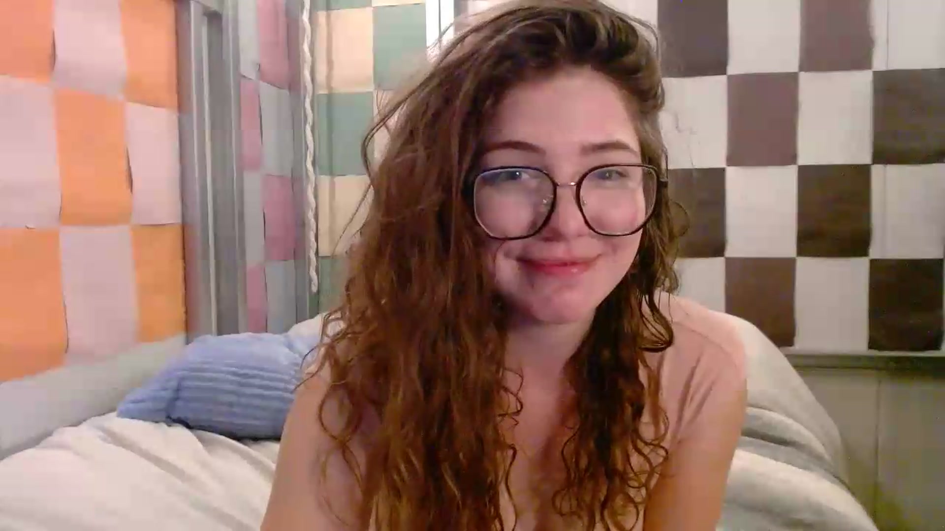 Gallery image thumbnail from Elizabeth005's myfreecams stream on, 05/19/2026, 12:01 image 9 of 20