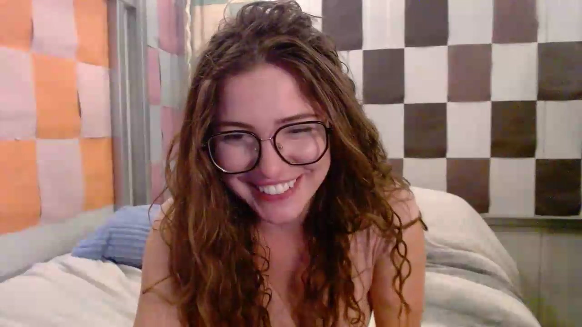 Gallery image thumbnail from Elizabeth005's myfreecams stream on, 05/19/2026, 12:01 image 8 of 20