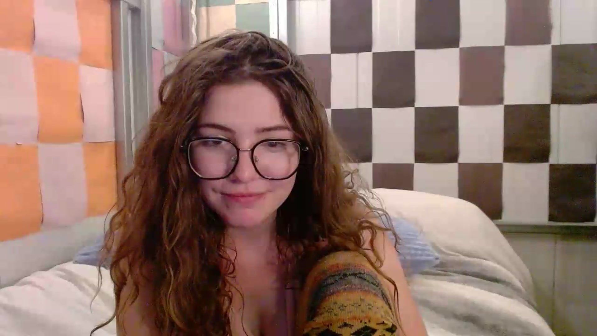 Gallery image thumbnail from Elizabeth005's myfreecams stream on, 05/19/2026, 12:01 image 13 of 20