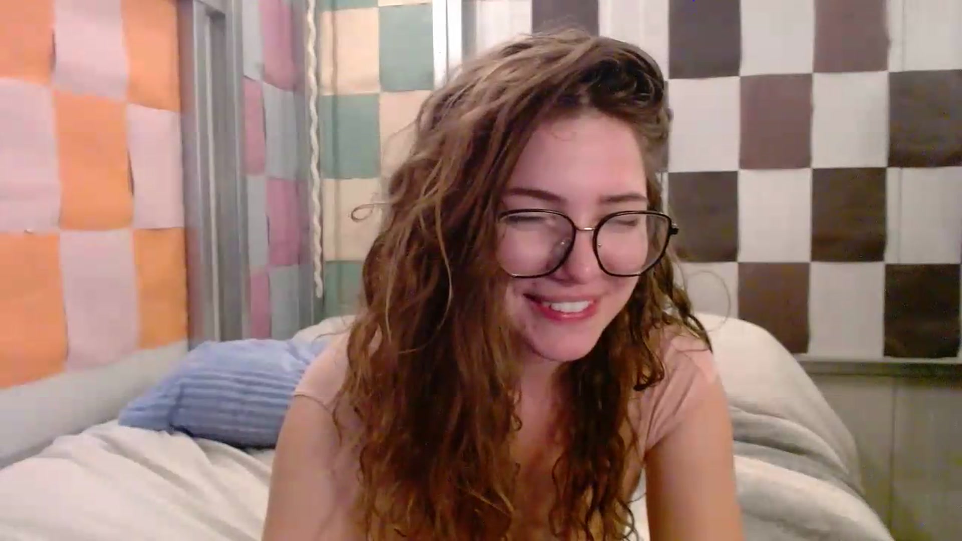 Gallery image thumbnail from Elizabeth005's myfreecams stream on, 05/19/2026, 12:01 image 7 of 20