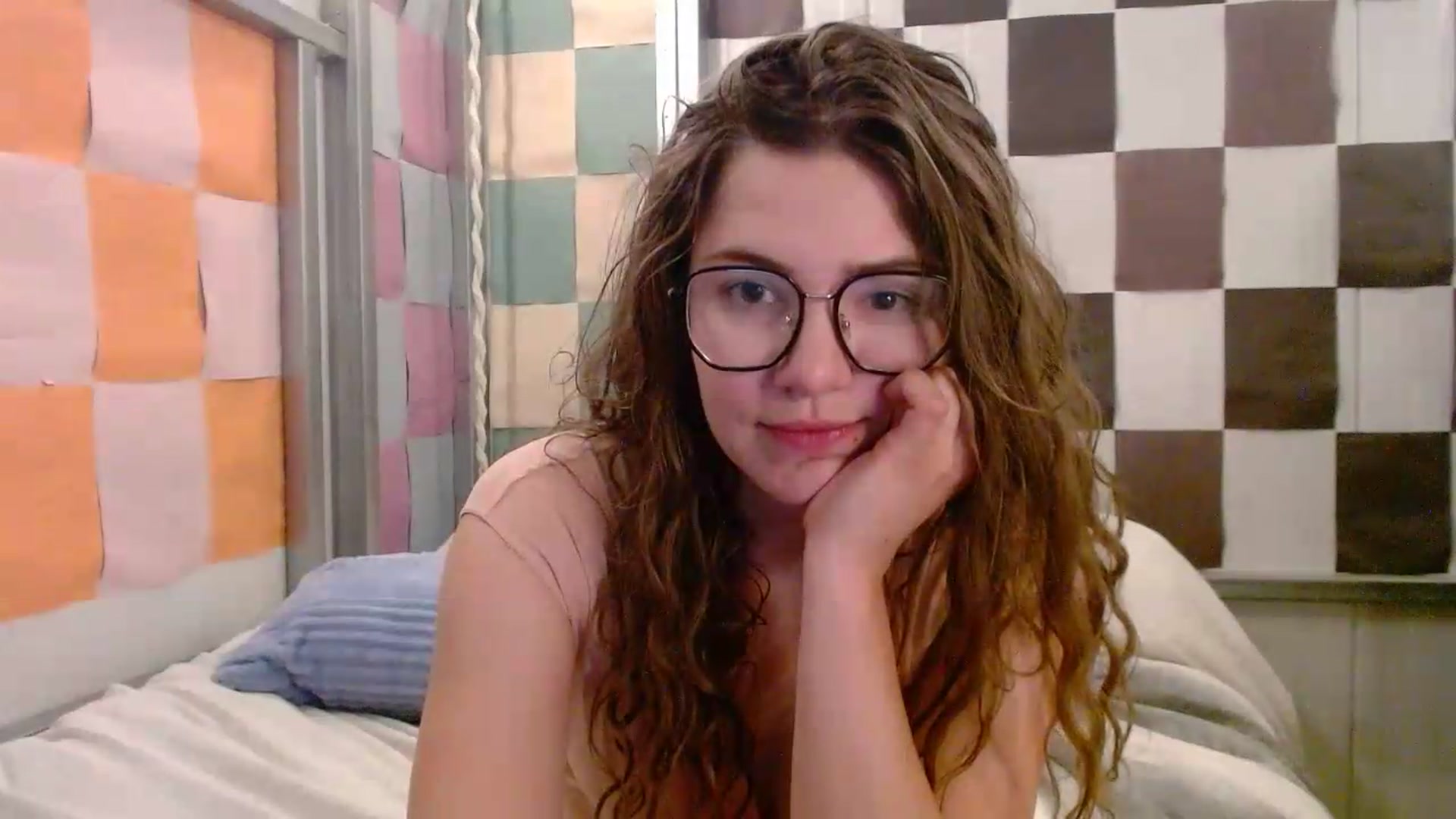 Gallery image thumbnail from Elizabeth005's myfreecams stream on, 05/19/2026, 12:01 image 17 of 20