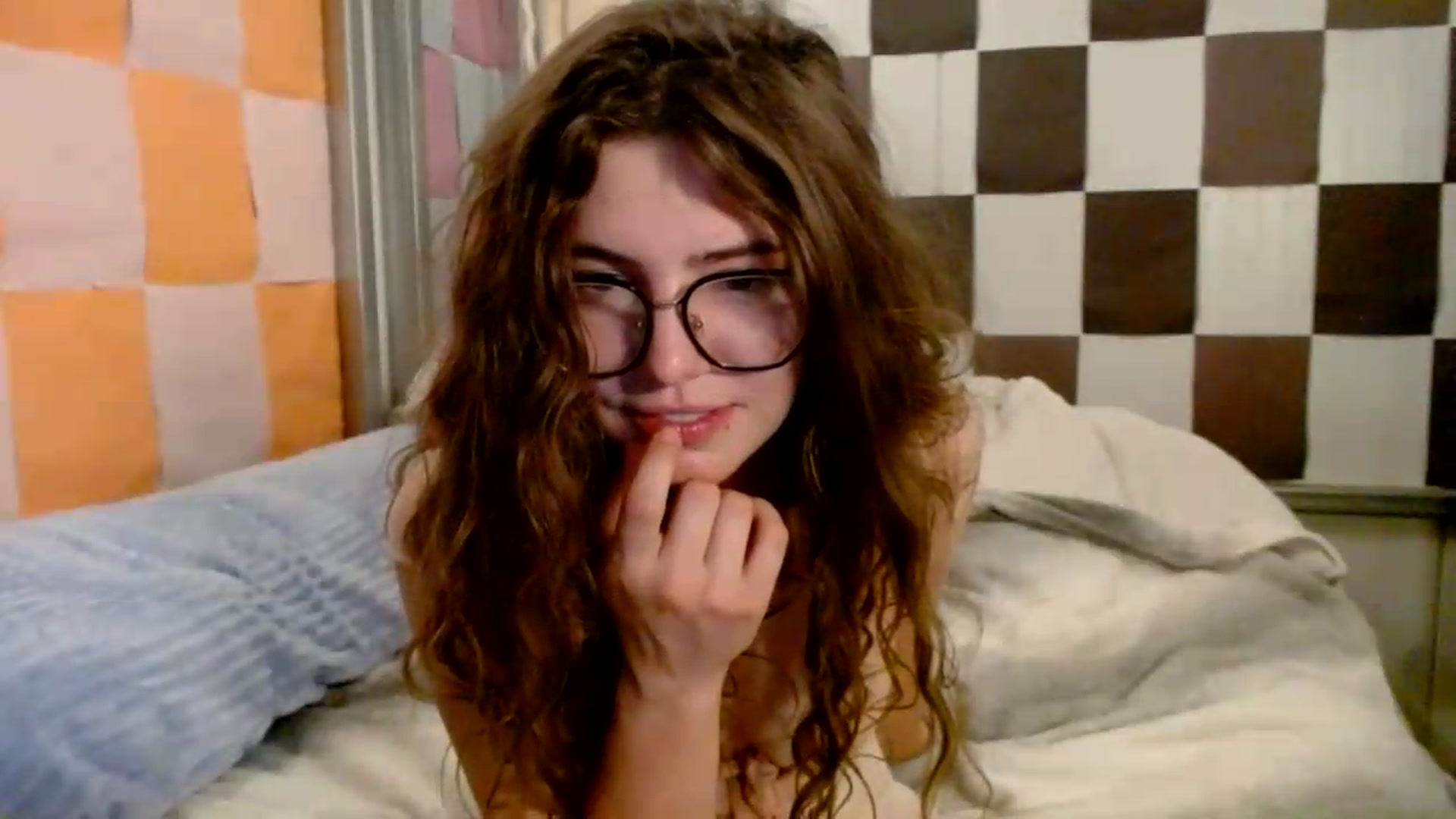 Gallery image thumbnail from Elizabeth005's myfreecams stream on, 05/20/2026, 06:28 image 8 of 20