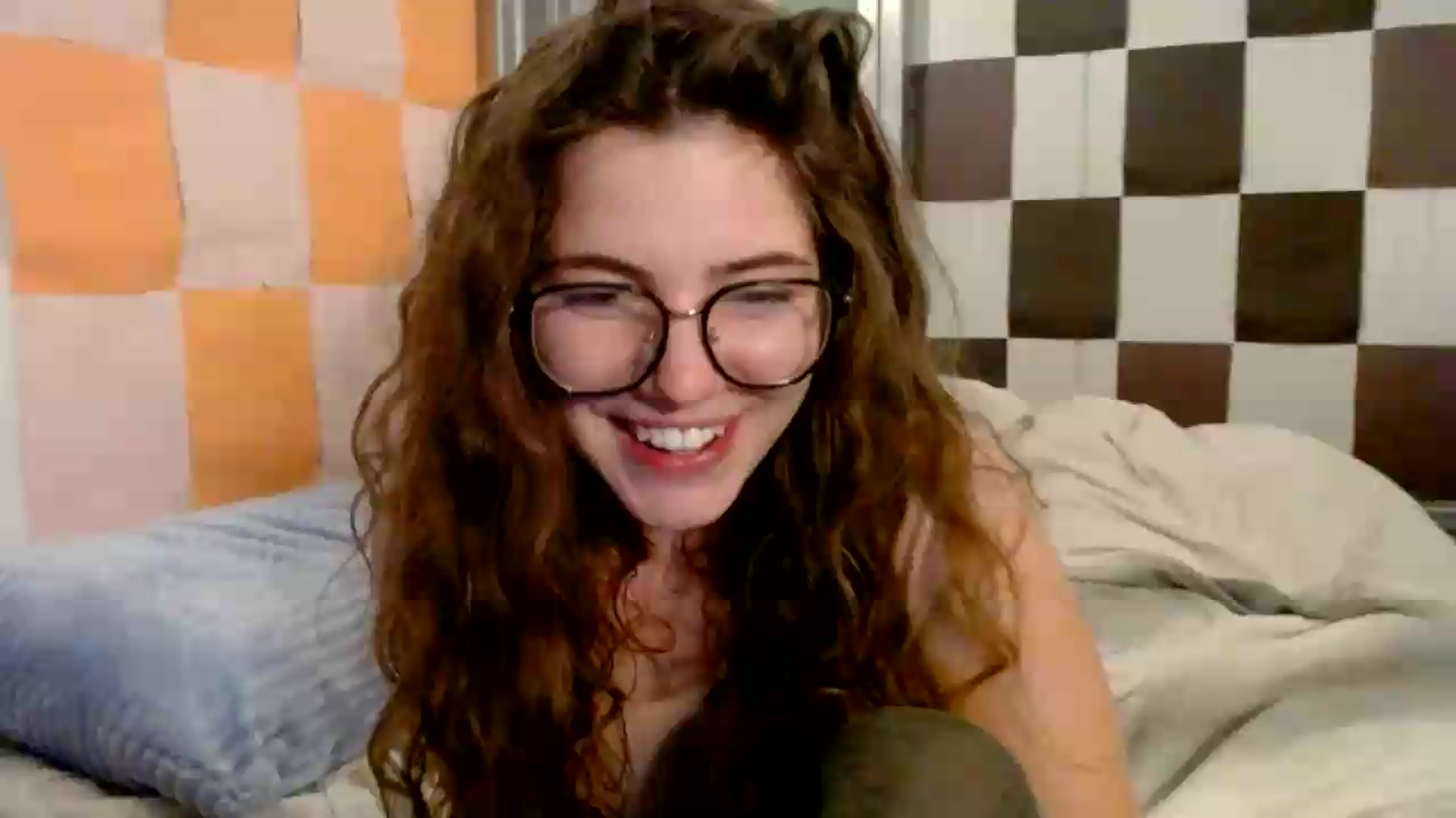 Gallery image thumbnail from Elizabeth005's myfreecams stream on, 05/20/2026, 07:37 image 13 of 20