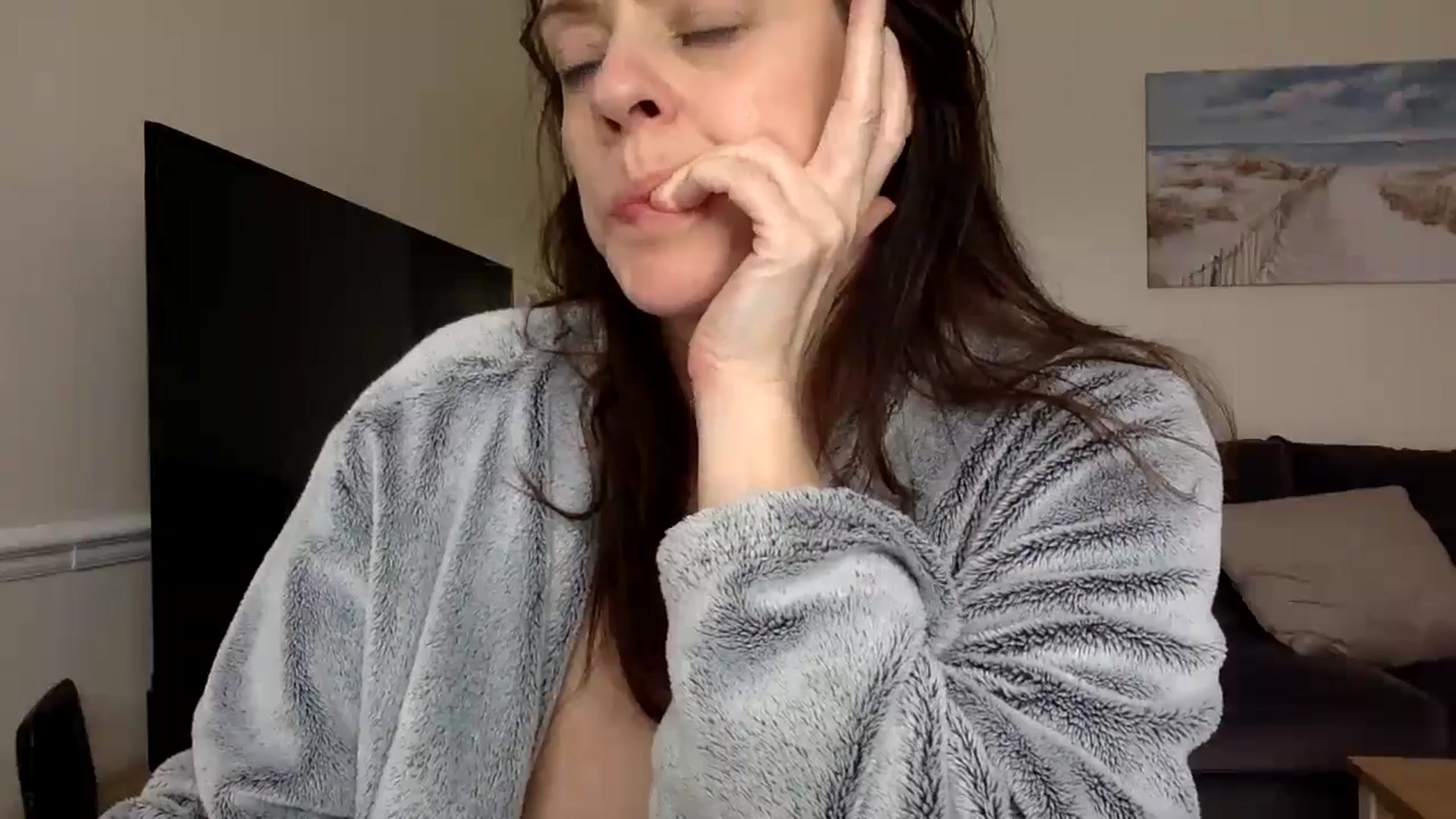Gallery image thumbnail from ElizabethA's myfreecams stream on, 04/25/2024, 14:33 image 3 of 20