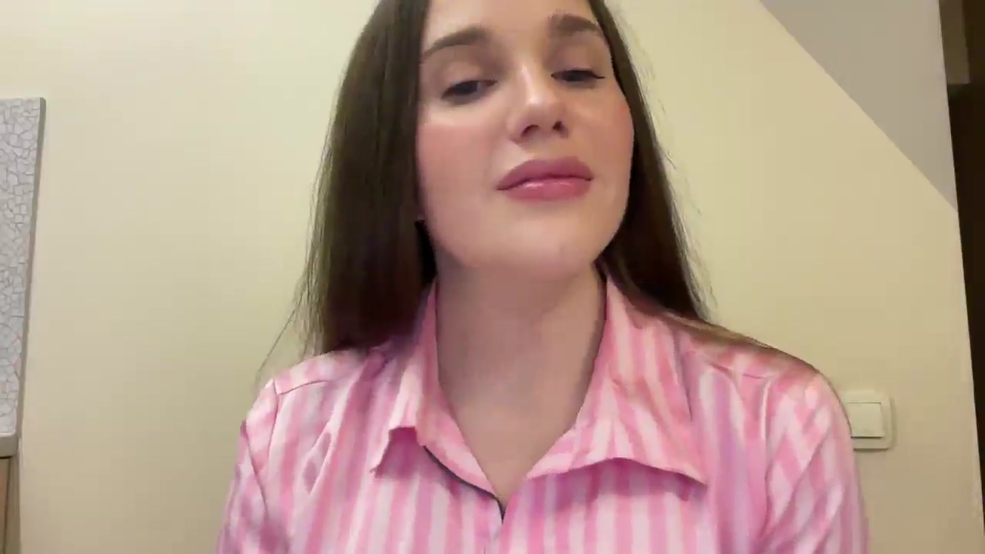 Gallery image thumbnail from ElizabethRoss's myfreecams stream on, 03/18/2026, 19:54 image 17 of 20