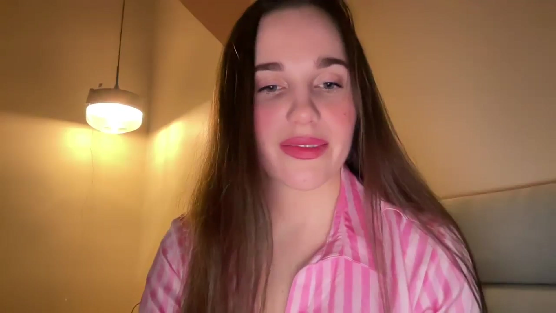 Gallery image thumbnail from ElizabethRoss's myfreecams stream on, 03/29/2026, 17:50 image 10 of 20