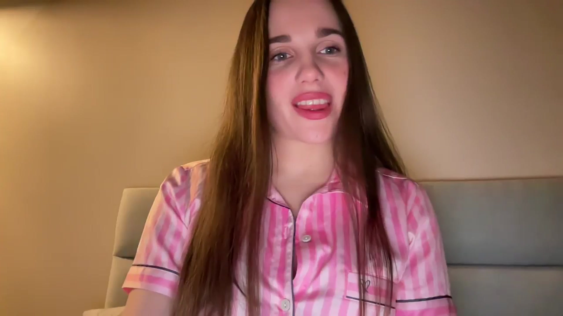 Gallery image thumbnail from ElizabethRoss's myfreecams stream on, 03/29/2026, 17:50 image 4 of 20