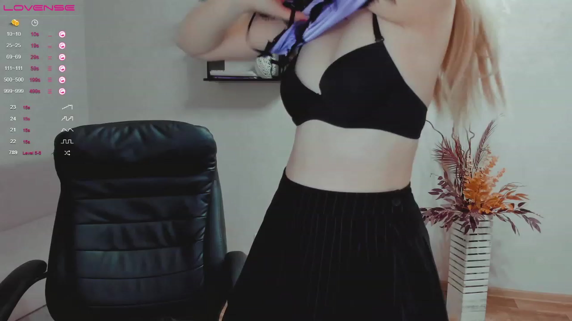 Gallery image thumbnail from EllaAntares's myfreecams stream on, 11/15/2022, 08:42 image 11 of 20