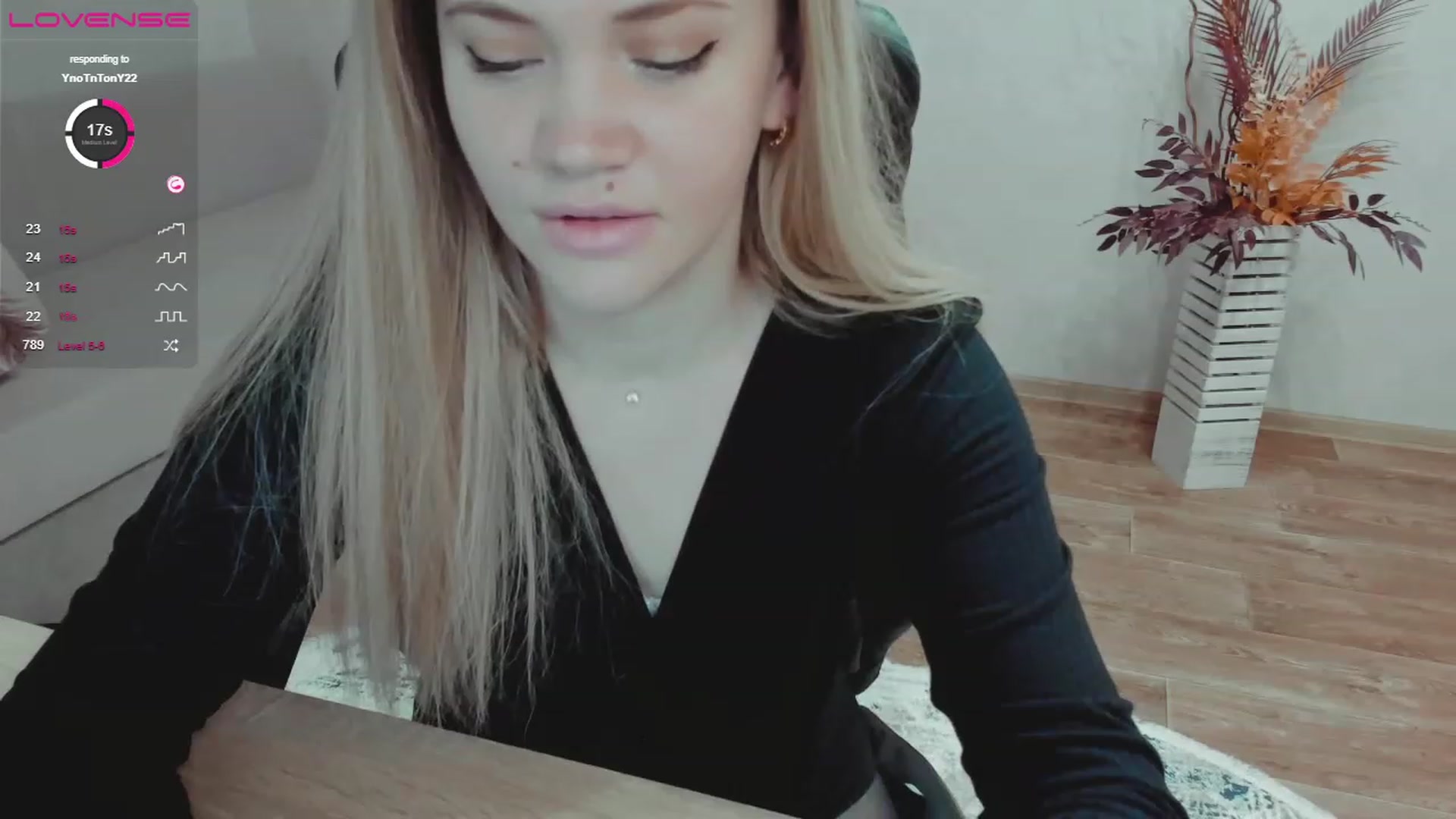 Gallery image thumbnail from EllaAntares's myfreecams stream on, 11/29/2022, 09:34 image 11 of 20