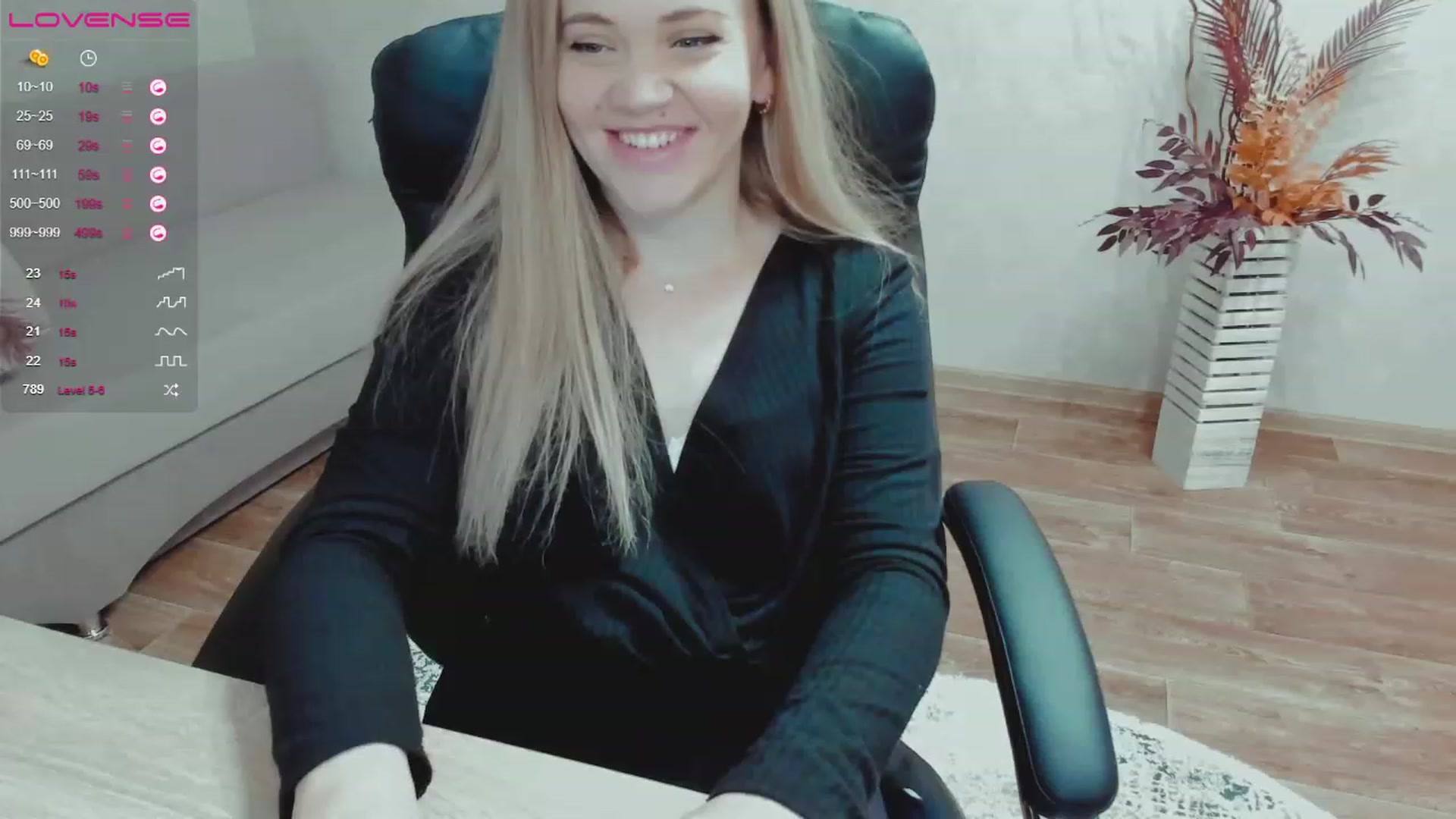 Gallery image thumbnail from EllaAntares's myfreecams stream on, 11/29/2022, 09:34 image 10 of 20