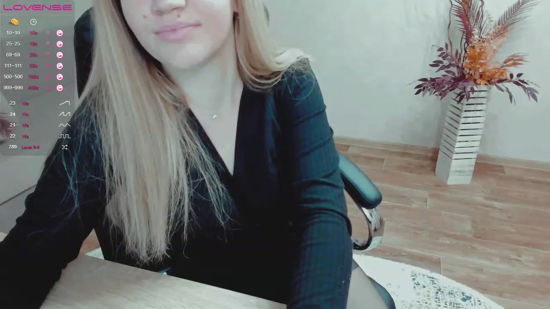 Gallery image thumbnail from EllaAntares's myfreecams stream on, 11/29/2022, 09:34 image 13 of 20