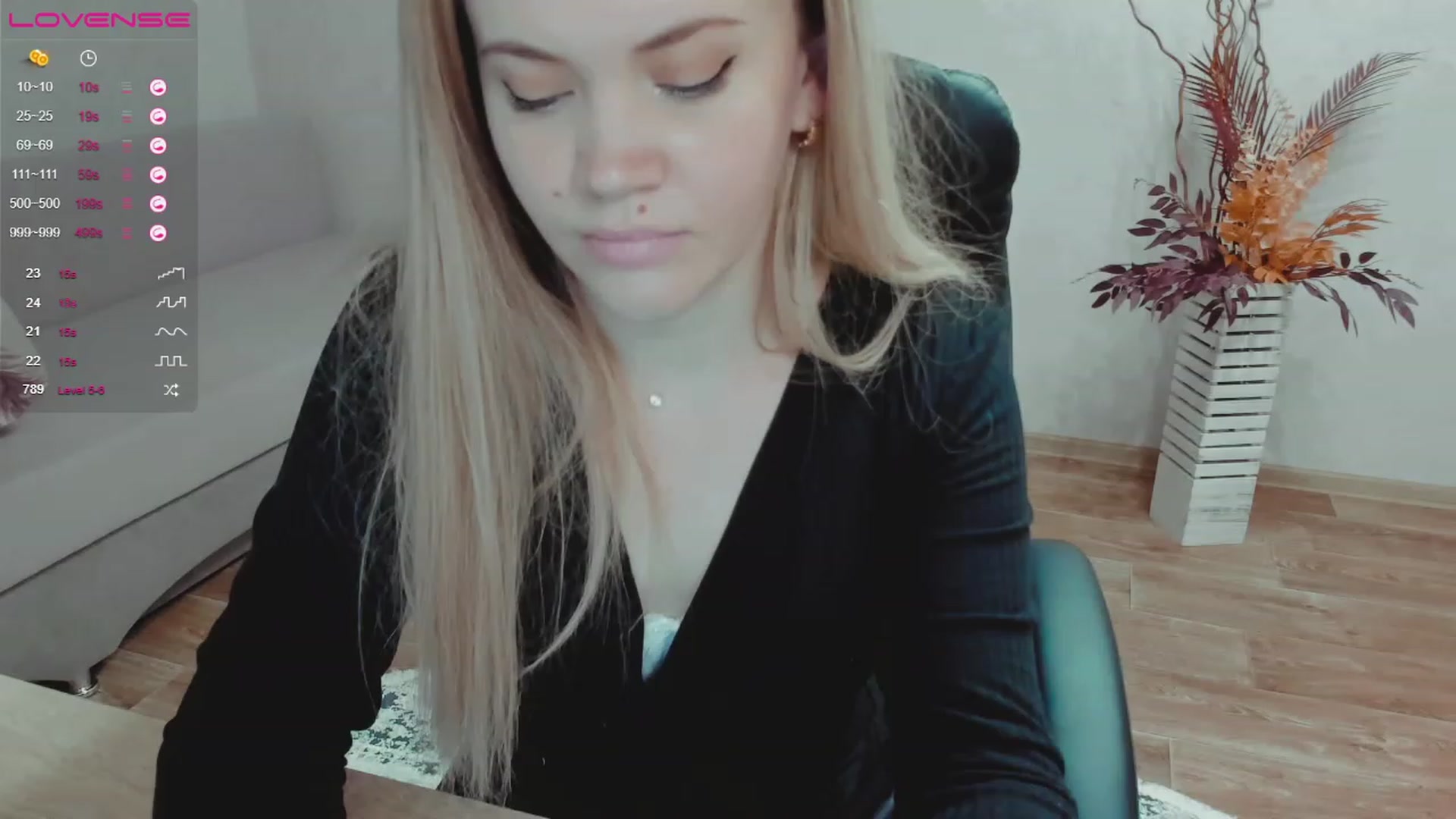 Gallery image thumbnail from EllaAntares's myfreecams stream on, 11/29/2022, 09:34 image 17 of 20
