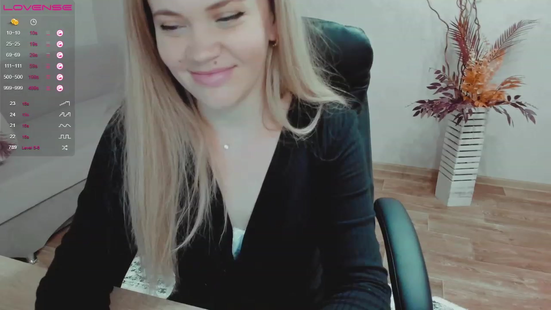 Gallery image thumbnail from EllaAntares's myfreecams stream on, 11/29/2022, 09:34 image 19 of 20