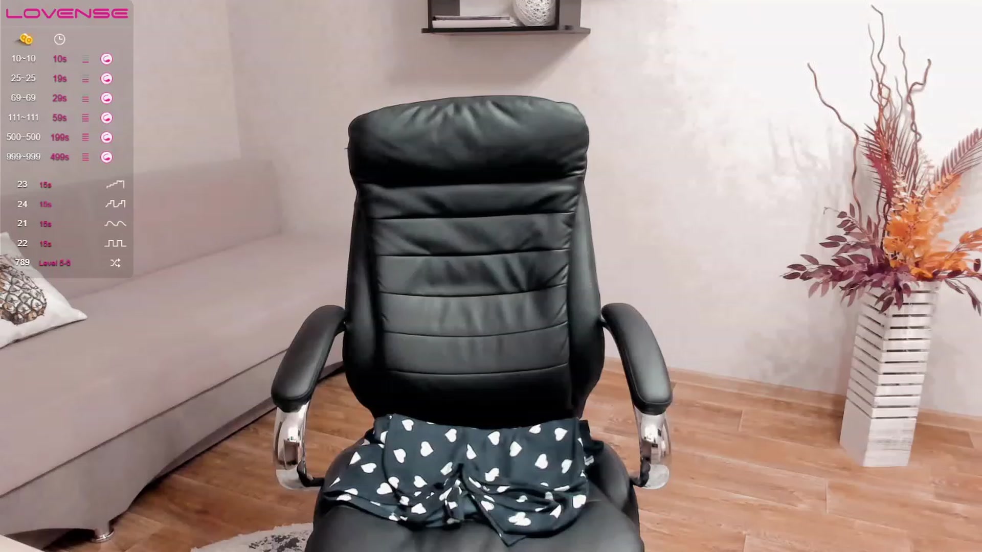 Gallery image thumbnail from EllaAntares's myfreecams stream on, 12/26/2022, 09:07 image 12 of 20