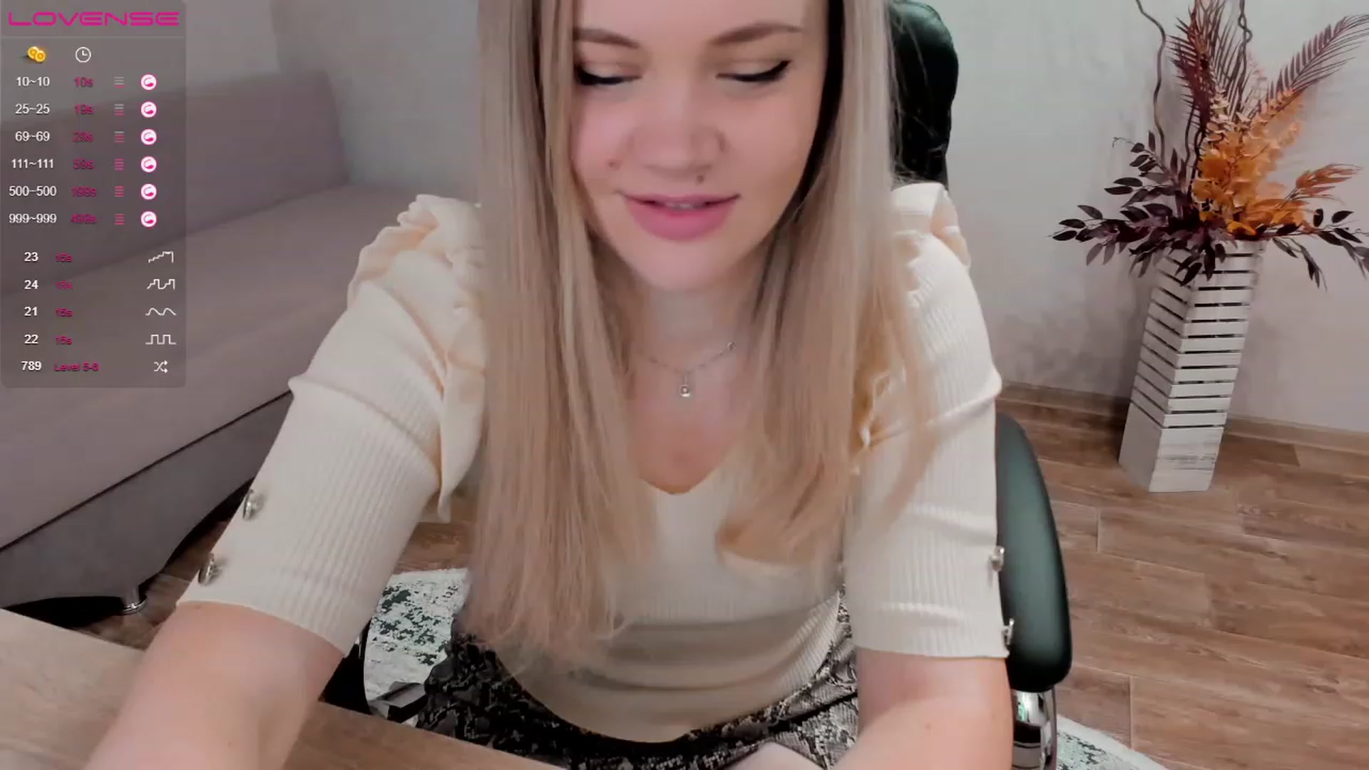 Gallery image thumbnail from EllaAntares's myfreecams stream on, 12/27/2022, 09:15 image 11 of 20