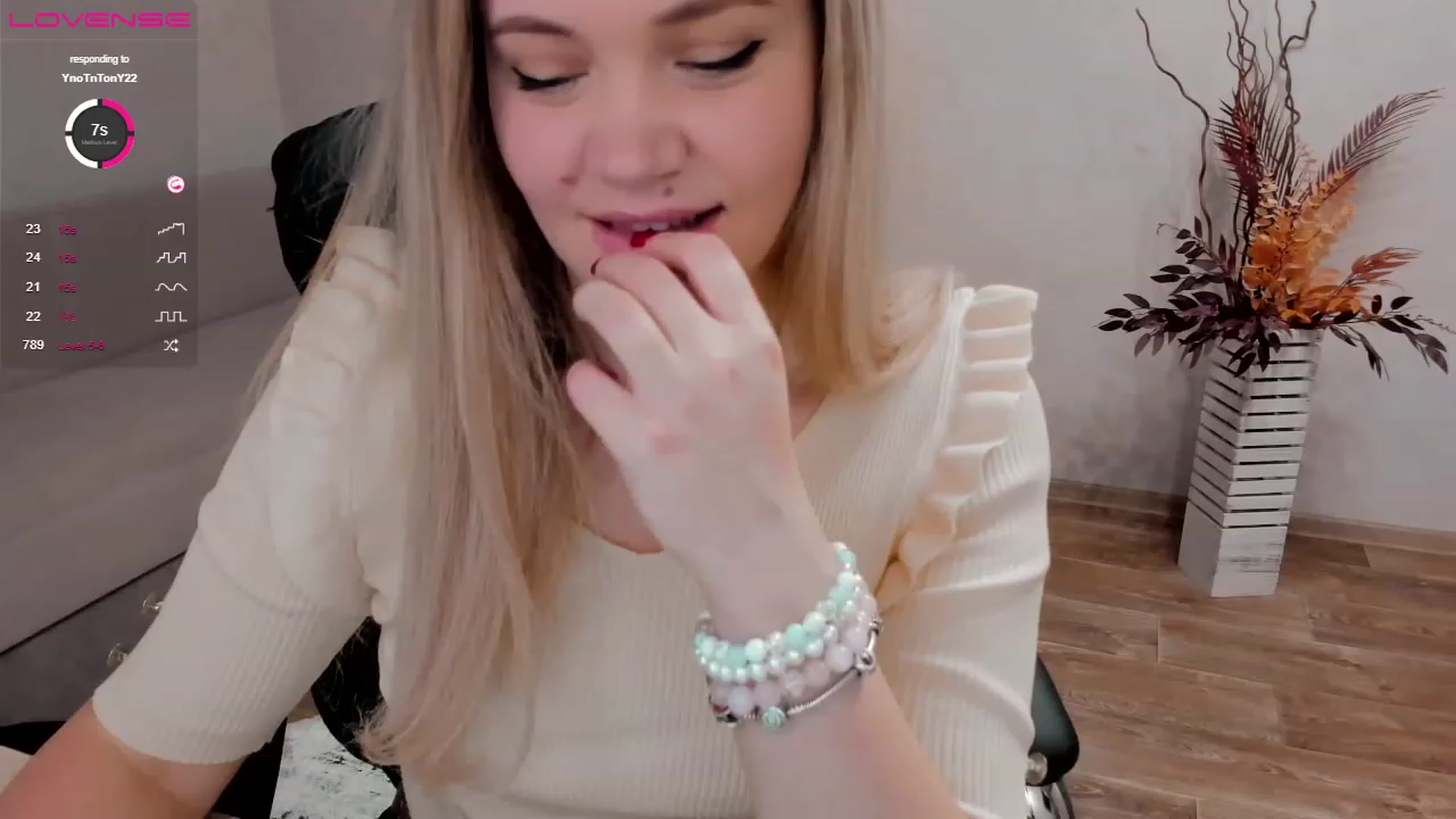 Gallery image thumbnail from EllaAntares's myfreecams stream on, 12/27/2022, 09:15 image 20 of 20