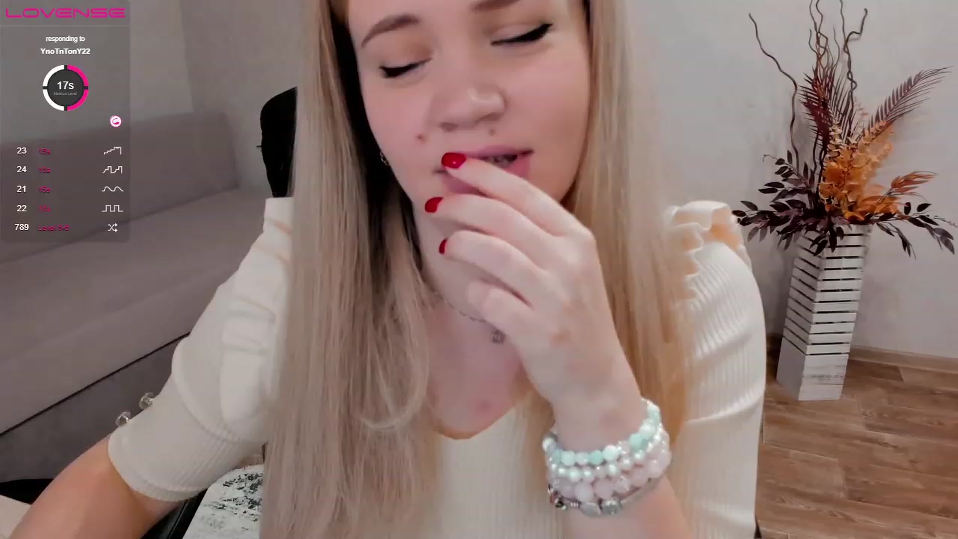 Gallery image thumbnail from EllaAntares's myfreecams stream on, 12/27/2022, 10:24 image 14 of 20