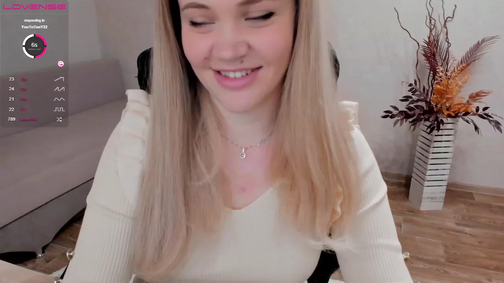 Gallery image thumbnail from EllaAntares's myfreecams stream on, 12/27/2022, 10:24 image 13 of 20