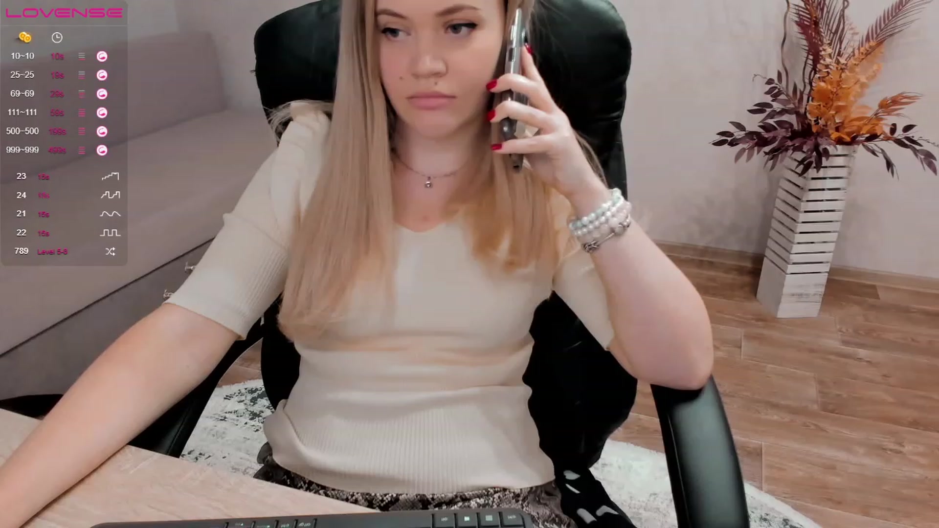 Gallery image thumbnail from EllaAntares's myfreecams stream on, 12/27/2022, 10:24 image 4 of 20