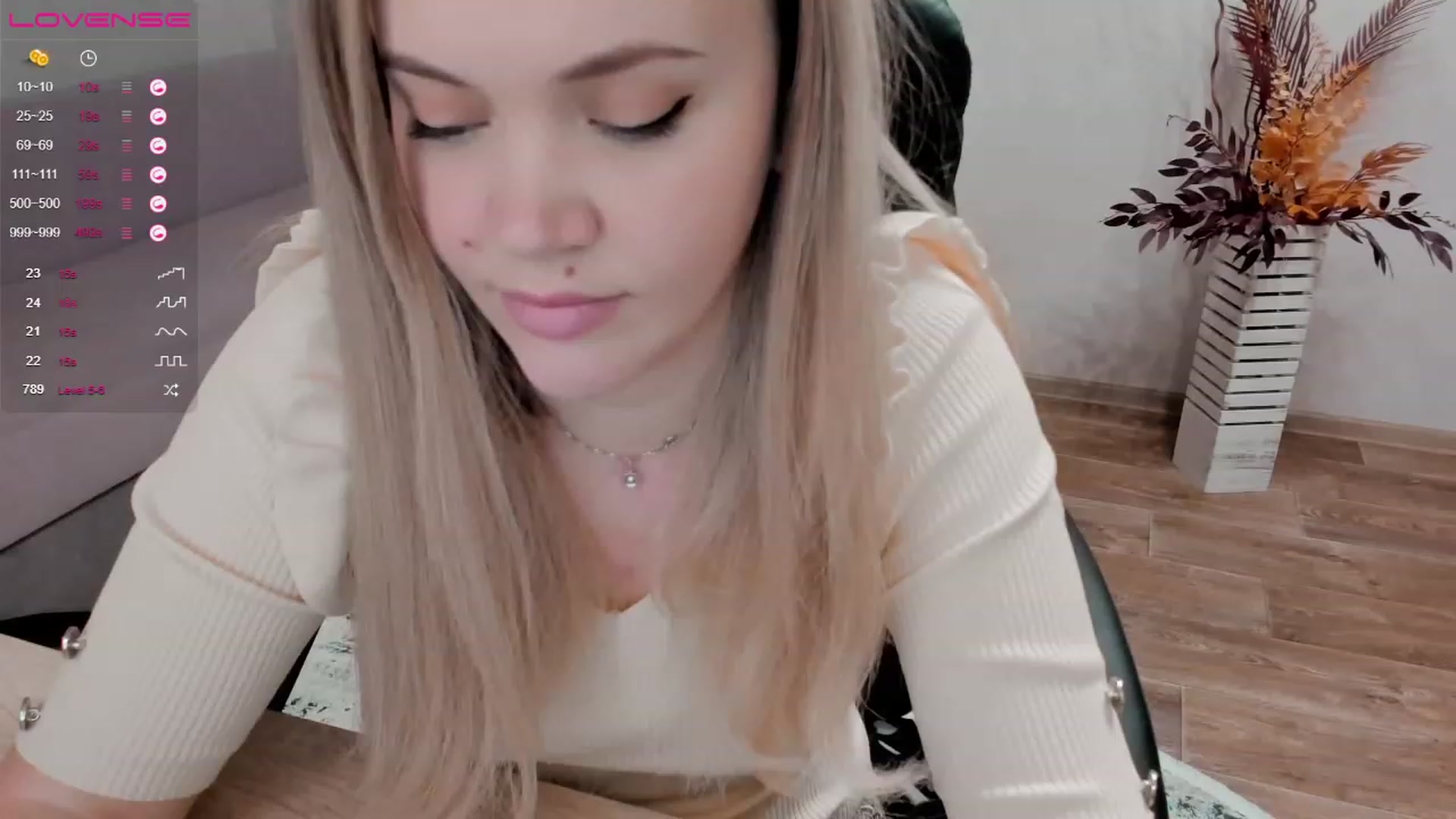 Gallery image thumbnail from EllaAntares's myfreecams stream on, 12/27/2022, 10:24 image 8 of 20