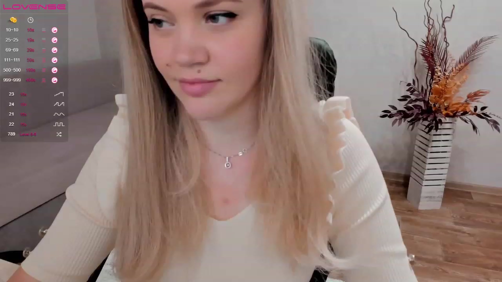 Gallery image thumbnail from EllaAntares's myfreecams stream on, 12/27/2022, 10:24 image 15 of 20