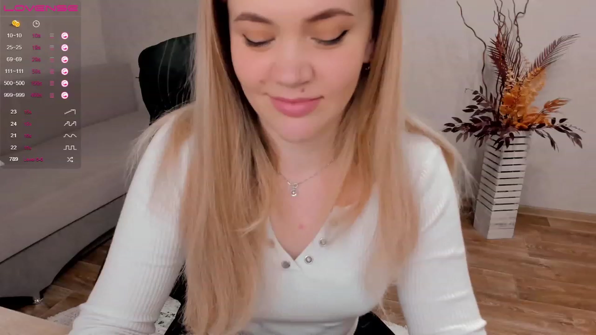 Gallery image thumbnail from EllaAntares's myfreecams stream on, 01/05/2023, 10:33 image 19 of 20