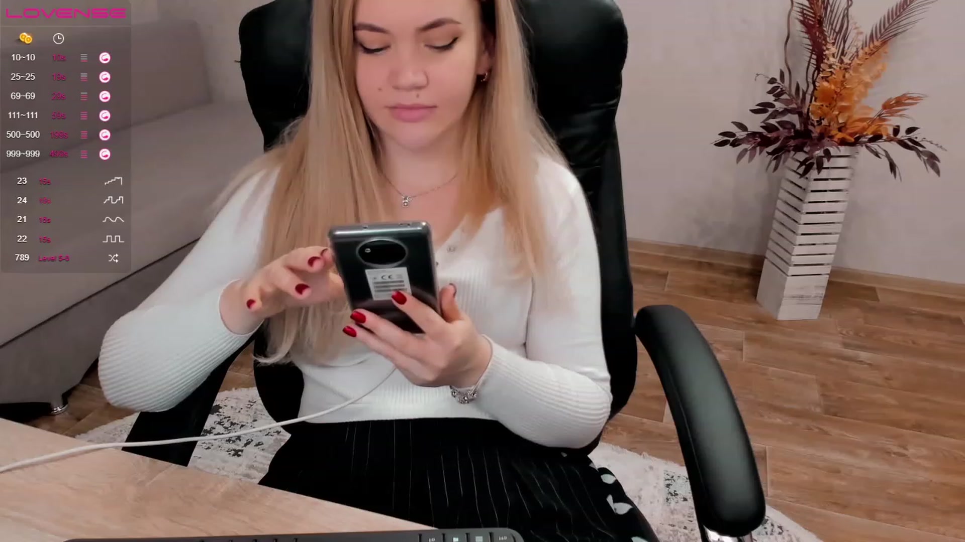 Gallery image thumbnail from EllaAntares's myfreecams stream on, 01/05/2023, 10:33 image 6 of 20