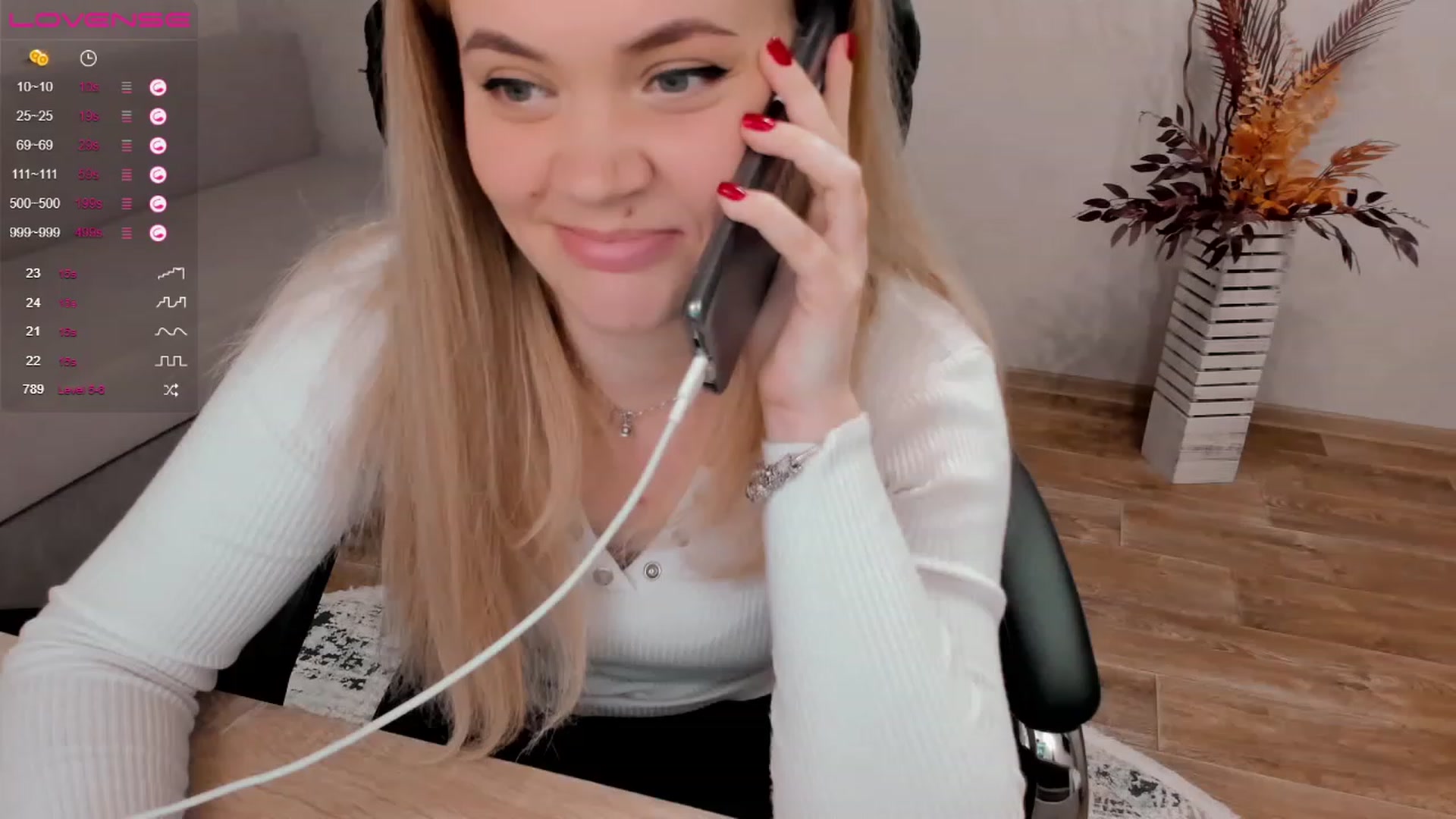 Gallery image thumbnail from EllaAntares's myfreecams stream on, 01/05/2023, 10:33 image 9 of 20