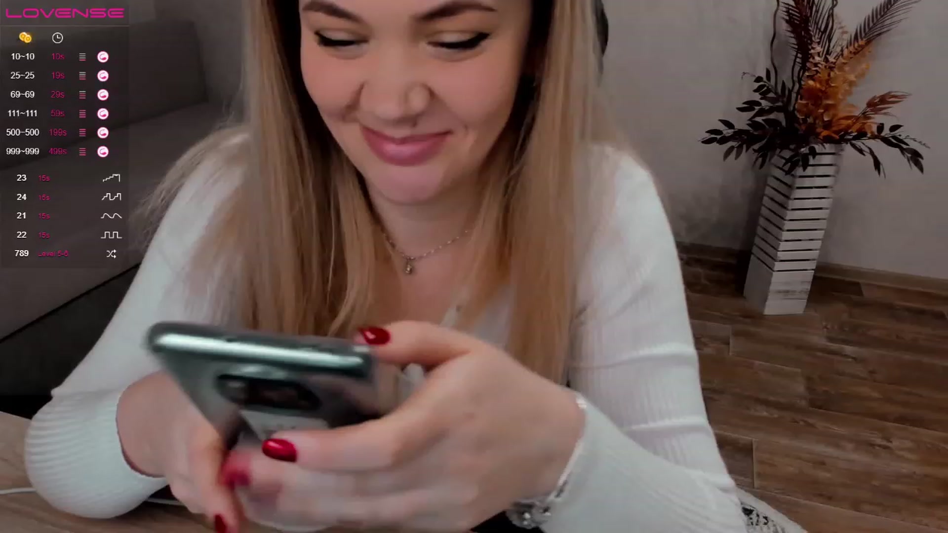 Gallery image thumbnail from EllaAntares's myfreecams stream on, 01/05/2023, 10:33 image 8 of 20