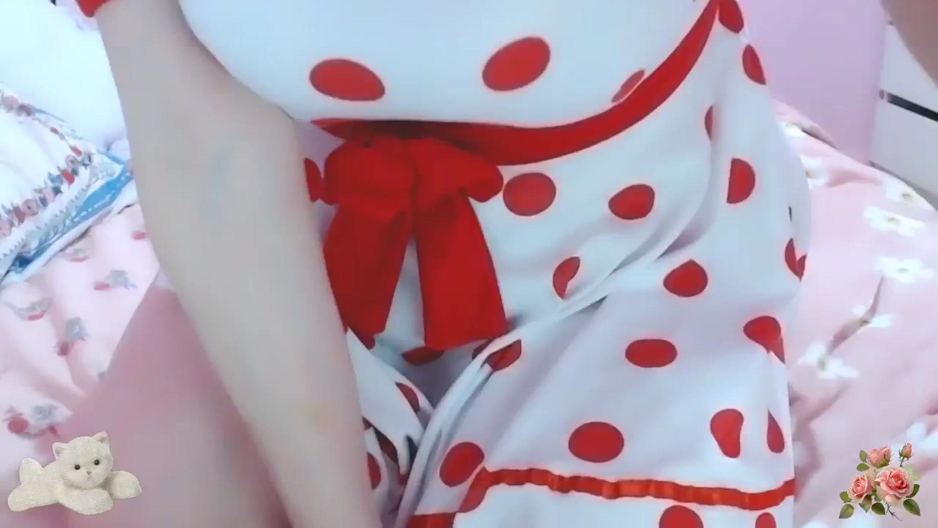 Gallery image thumbnail from EllaArabella's myfreecams stream on, 04/10/2025, 23:15 image 11 of 20