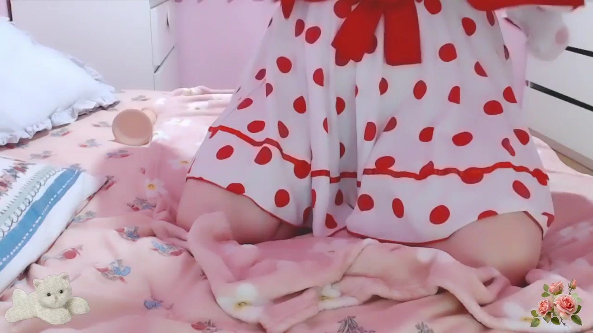 Gallery image thumbnail from EllaArabella's myfreecams stream on, 04/10/2025, 23:15 image 7 of 20