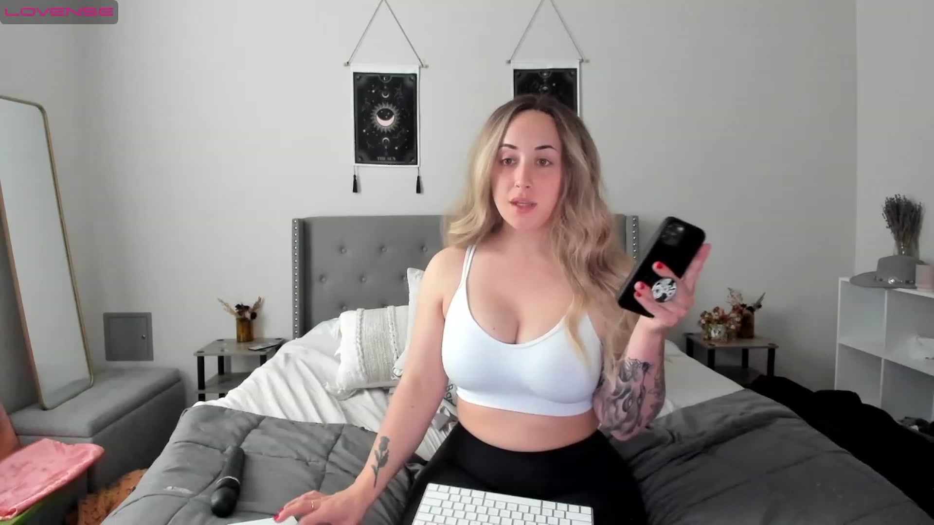 Gallery image thumbnail from EllaCakes's myfreecams stream on, 11/15/2022, 21:22 image 5 of 20