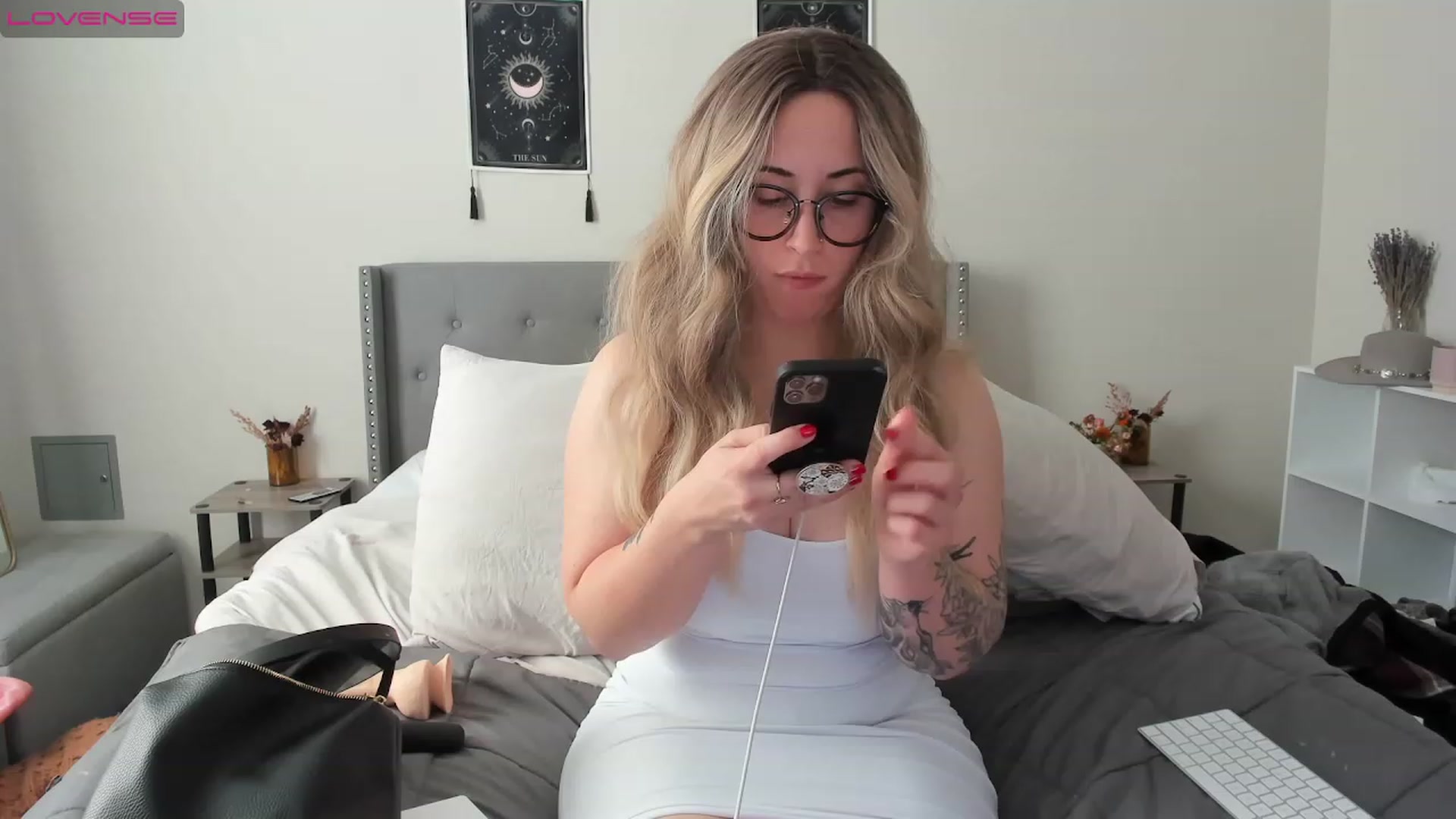 Gallery image thumbnail from EllaCakes's myfreecams stream on, 11/16/2022, 19:21 image 14 of 20