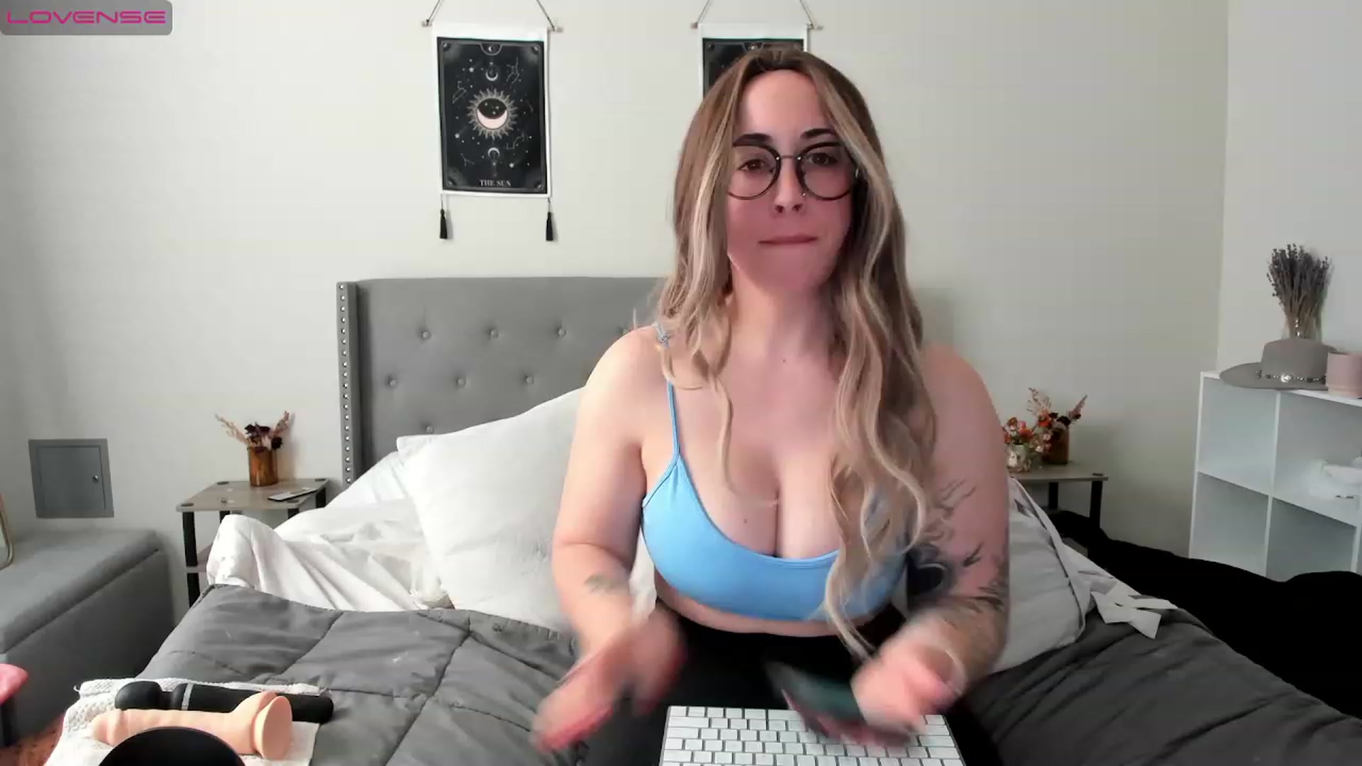 Gallery image thumbnail from EllaCakes's myfreecams stream on, 11/18/2022, 20:24 image 18 of 20